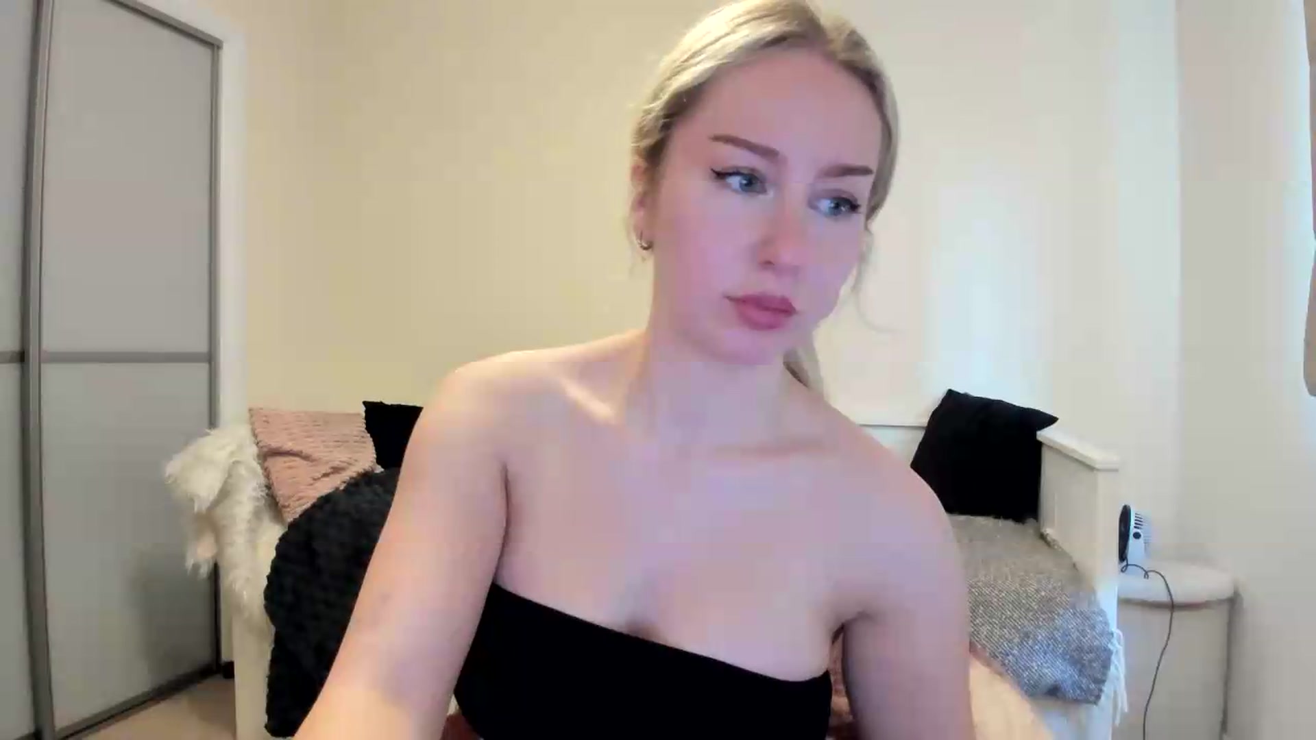 Gallery image thumbnail from British_Cutie's myfreecams stream on, 08/29/2026, 17:53 image 6 of 20