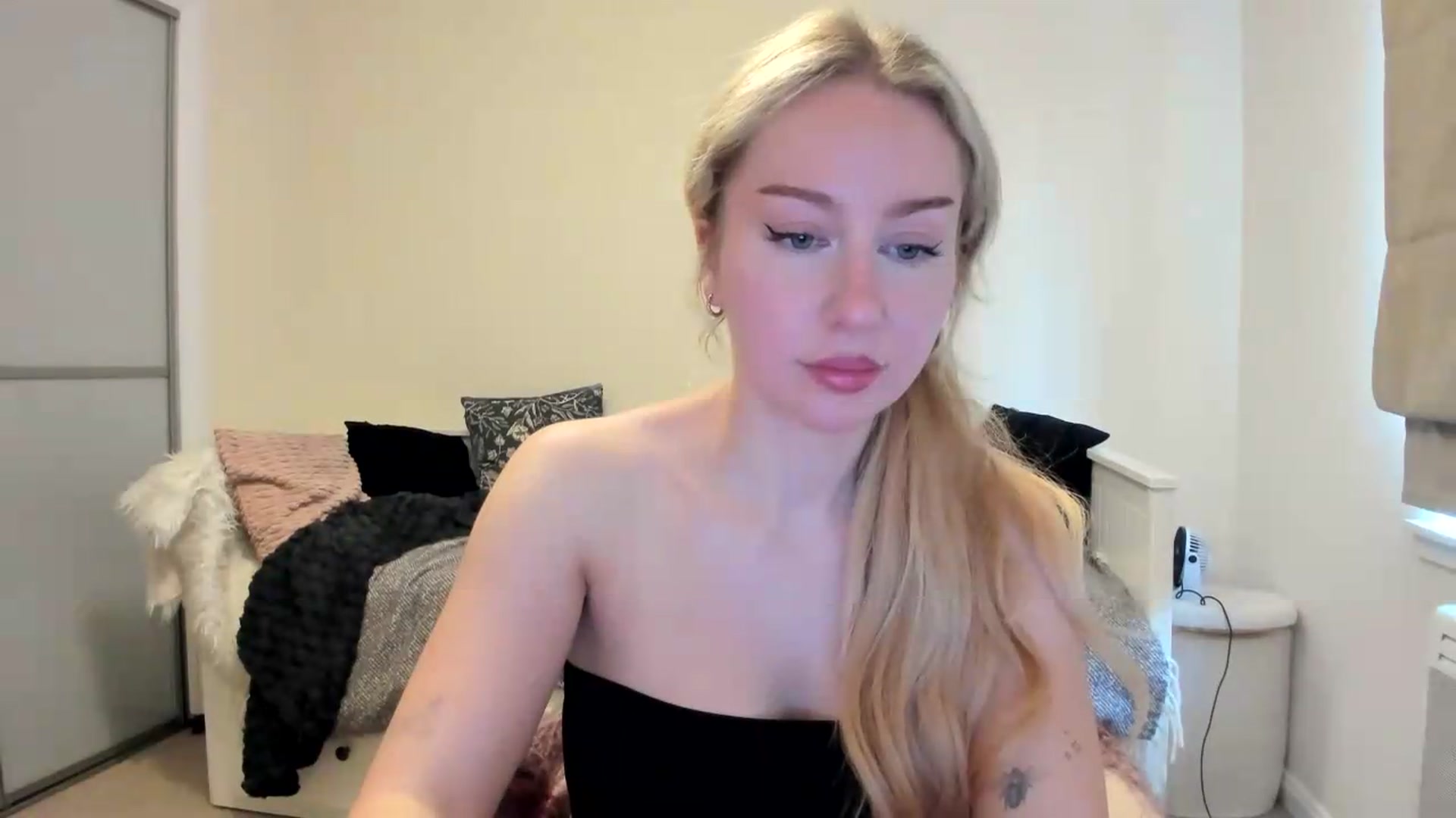 Gallery image thumbnail from British_Cutie's myfreecams stream on, 08/29/2026, 17:53 image 18 of 20
