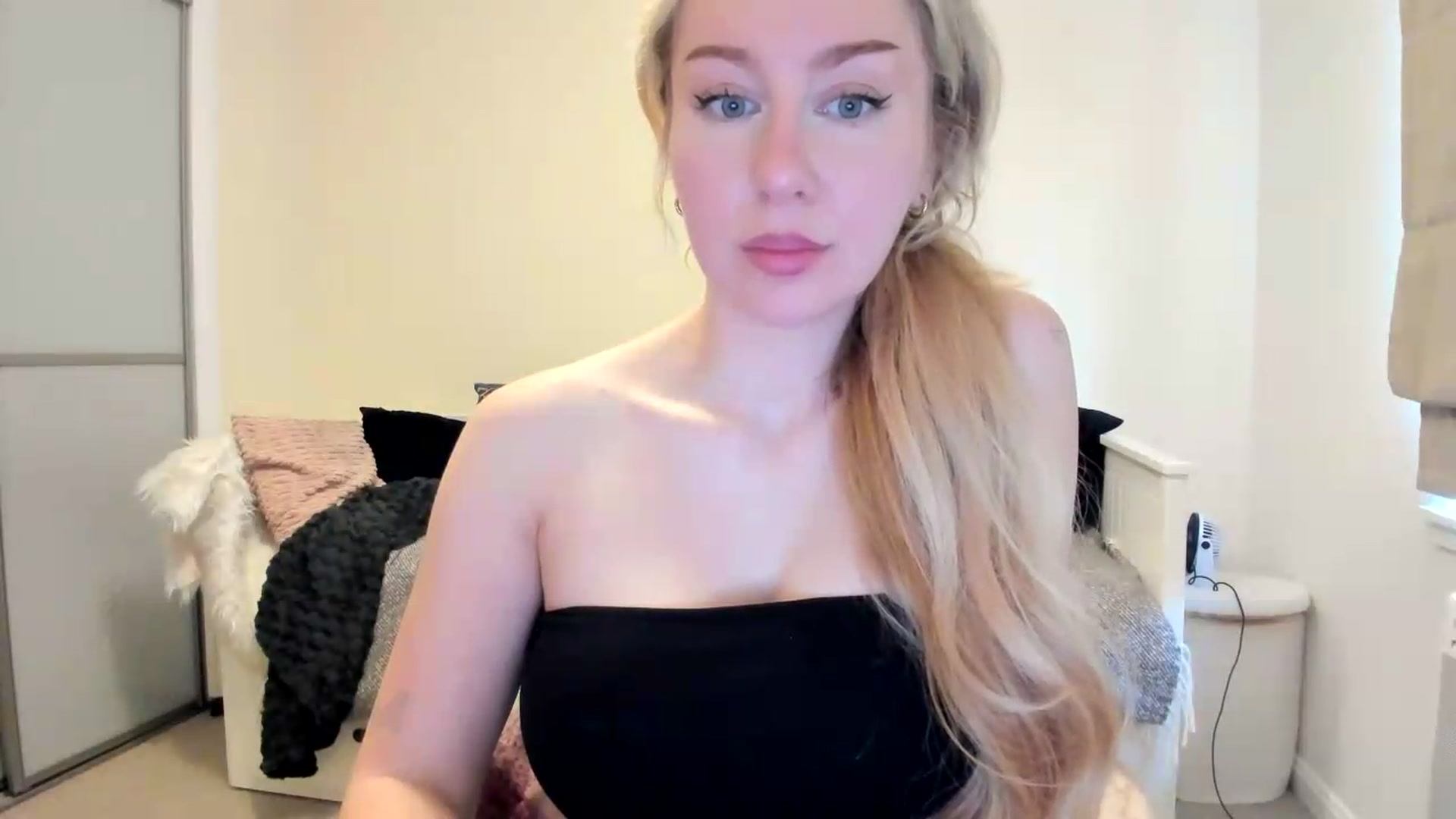 Gallery image thumbnail from British_Cutie's myfreecams stream on, 08/29/2026, 18:17 image 6 of 20