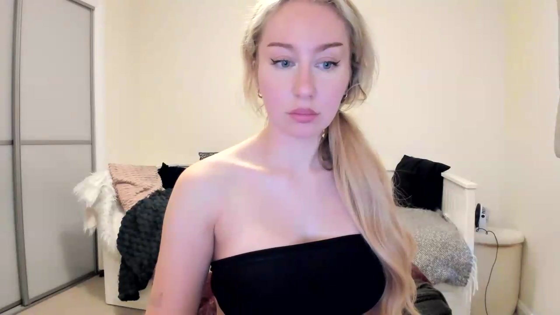 Gallery image thumbnail from British_Cutie's myfreecams stream on, 08/29/2026, 19:04 image 17 of 20