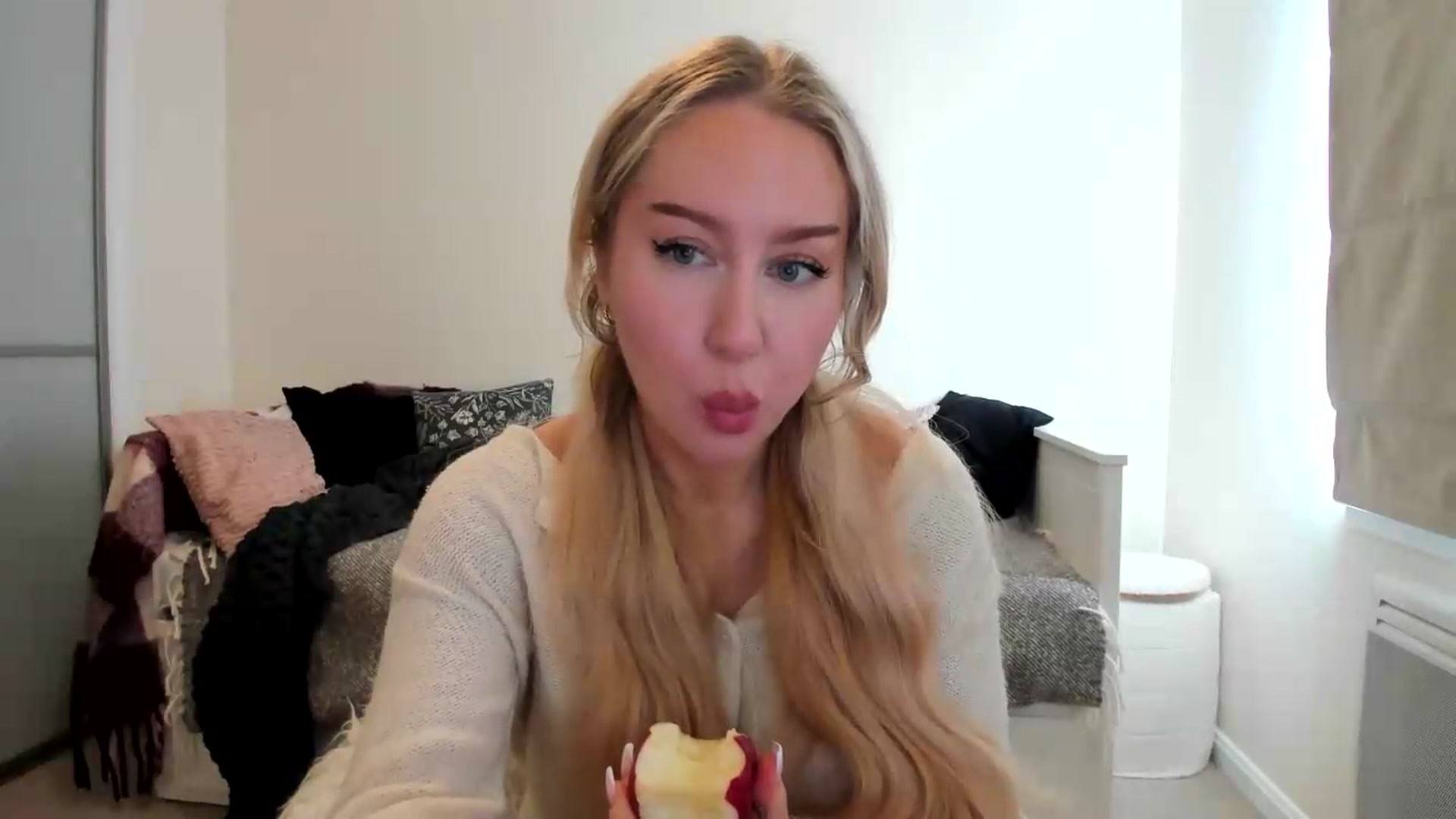 Gallery image thumbnail from British_Cutie's myfreecams stream on, 08/31/2026, 15:43 image 9 of 20