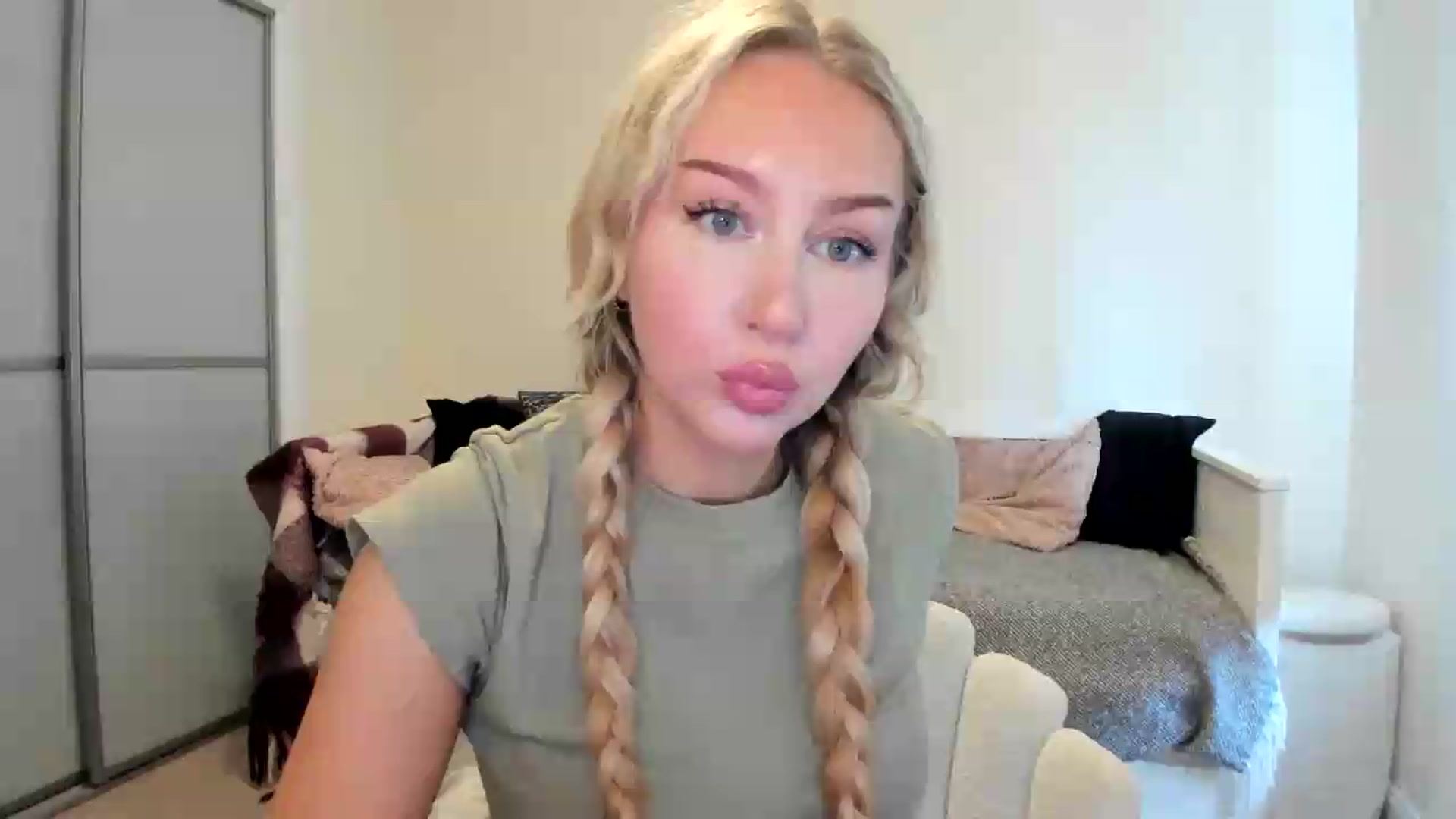 Gallery image thumbnail from British_Cutie's myfreecams stream on, 09/04/2026, 11:24 image 4 of 20