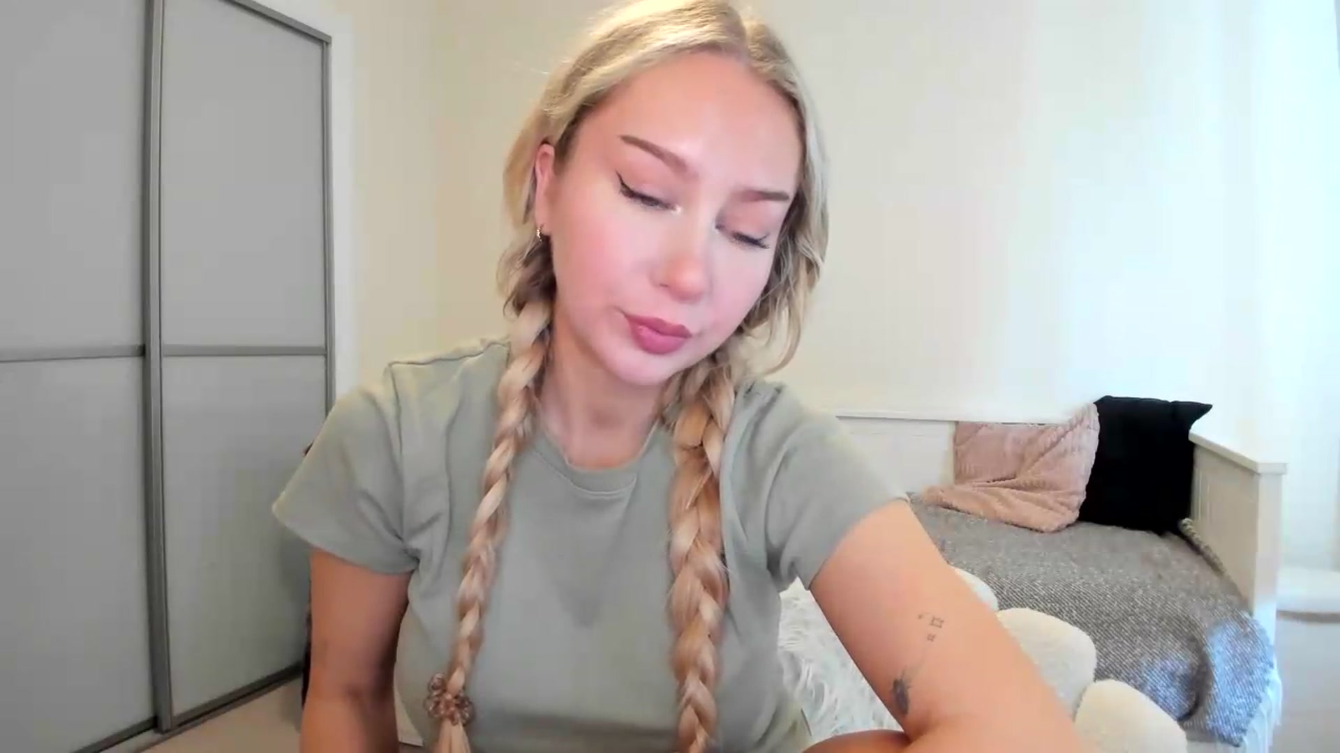 Gallery image thumbnail from British_Cutie's myfreecams stream on, 09/04/2026, 11:24 image 7 of 20