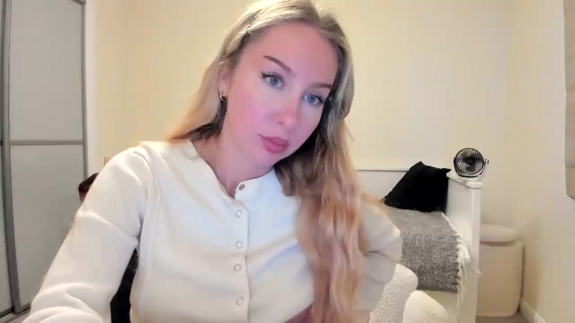 Gallery image thumbnail from British_Cutie's myfreecams stream on, 09/08/2026, 19:00 image 6 of 20
