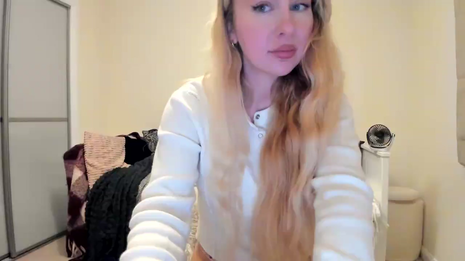 Gallery image thumbnail from British_Cutie's myfreecams stream on, 09/08/2026, 19:00 image 10 of 20
