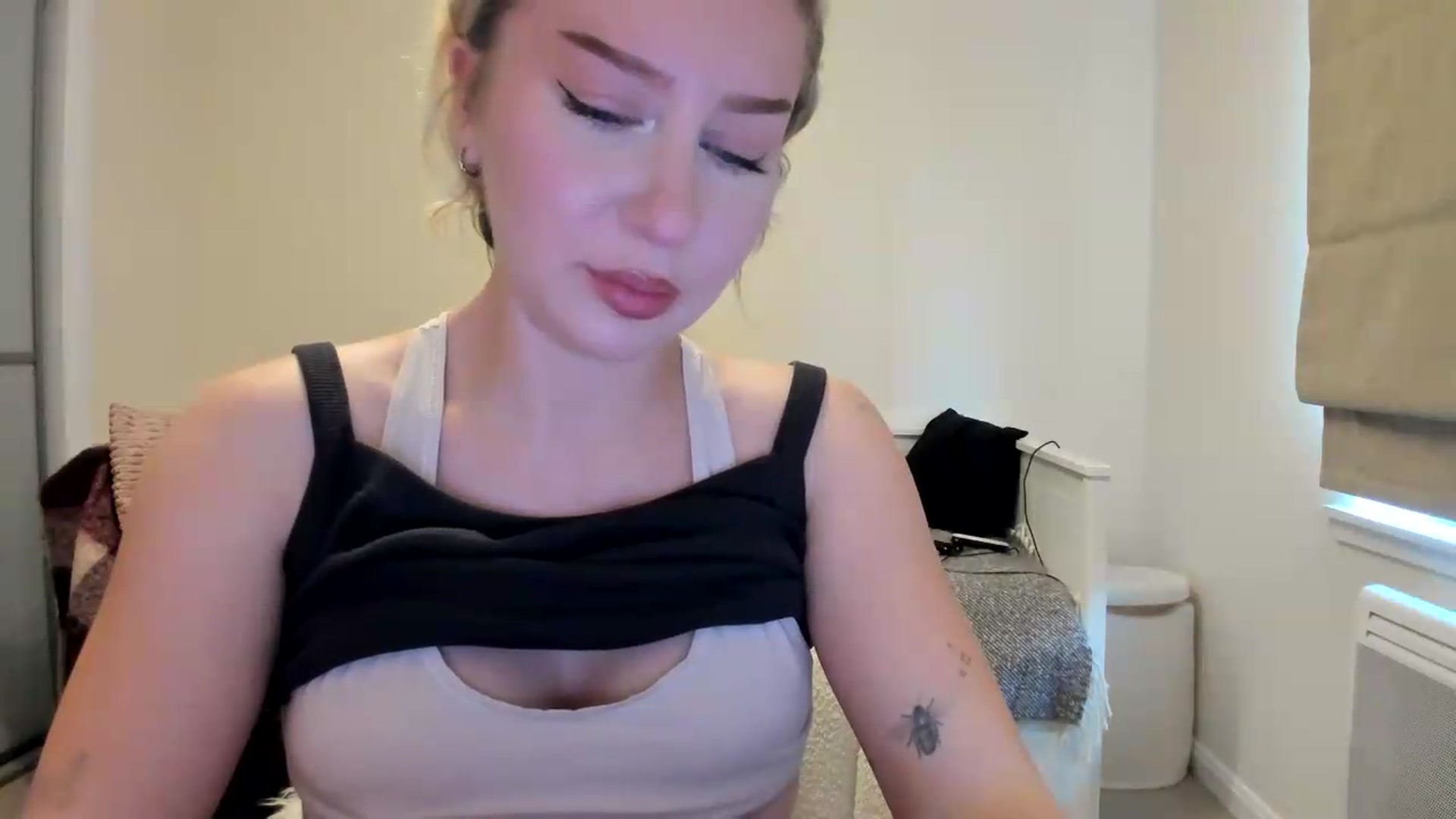 Gallery image thumbnail from British_Cutie's myfreecams stream on, 09/10/2026, 17:00 image 19 of 20