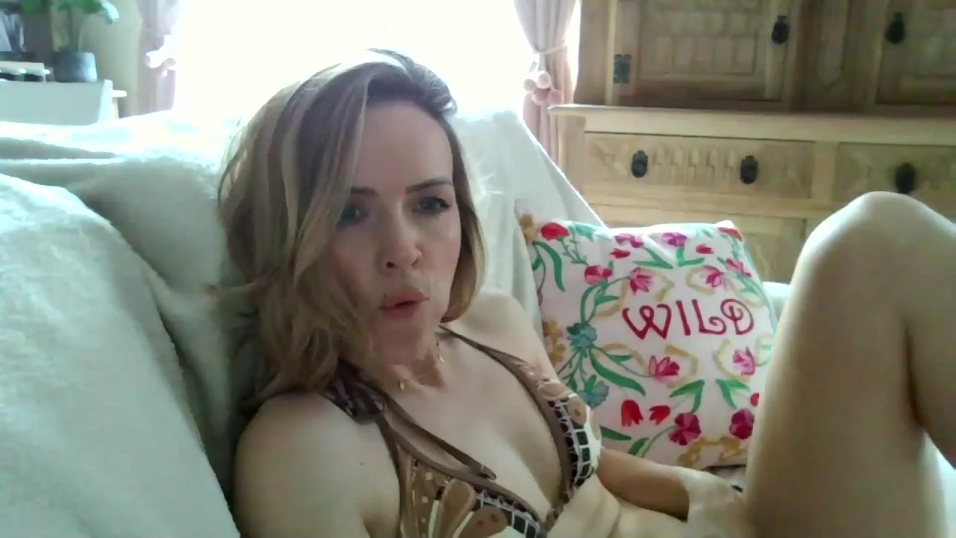 Gallery image thumbnail from British_chick's myfreecams stream on, 06/25/2024, 16:01 image 10 of 20