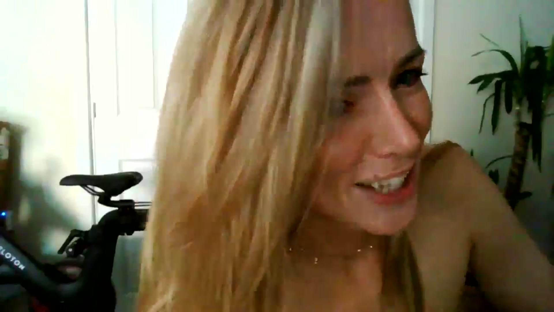 Gallery image thumbnail from British_chick's myfreecams stream on, 08/04/2024, 15:11 image 11 of 20