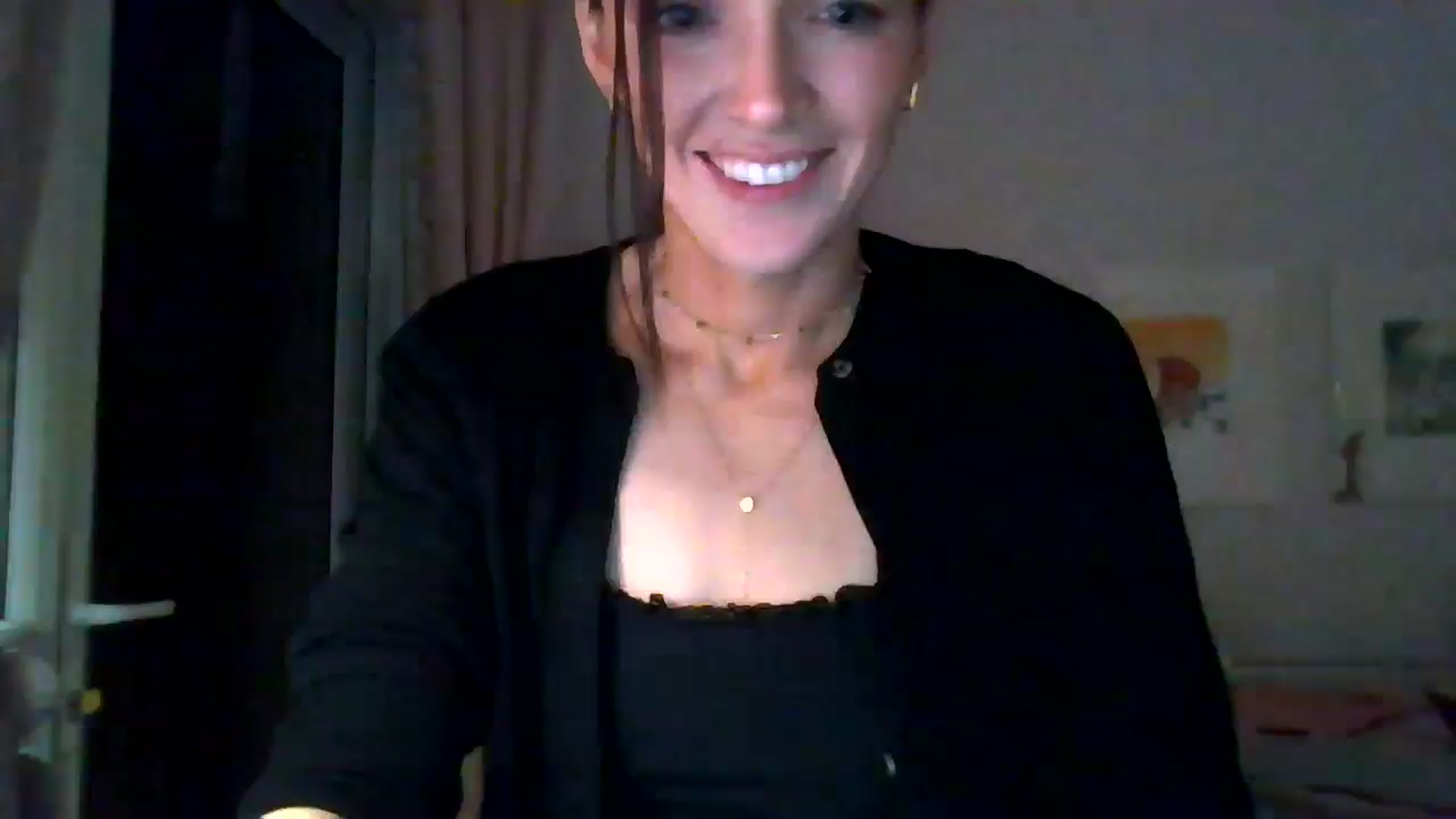 Gallery image thumbnail from British_chick's myfreecams stream on, 10/12/2024, 18:20 image 19 of 20