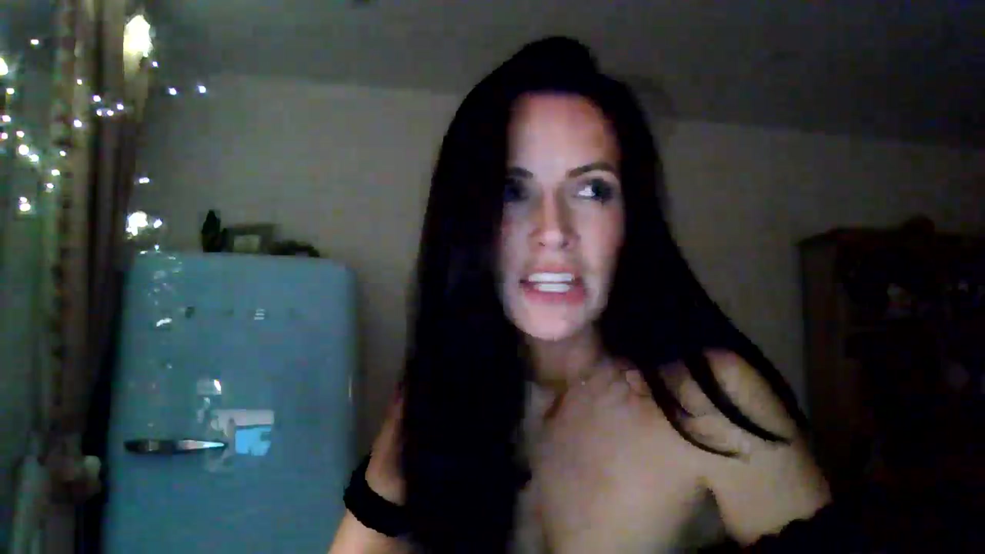Gallery image thumbnail from British_chick's myfreecams stream on, 10/12/2024, 23:01 image 2 of 20