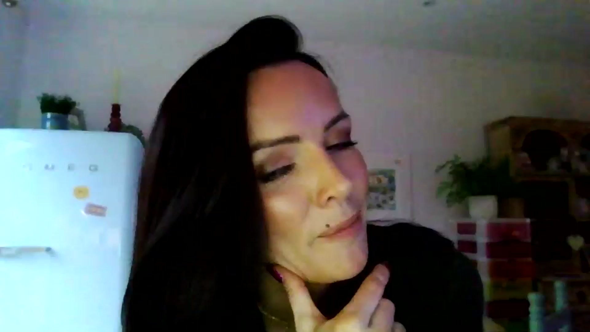Gallery image thumbnail from British_chick's myfreecams stream on, 11/03/2024, 17:34 image 6 of 20