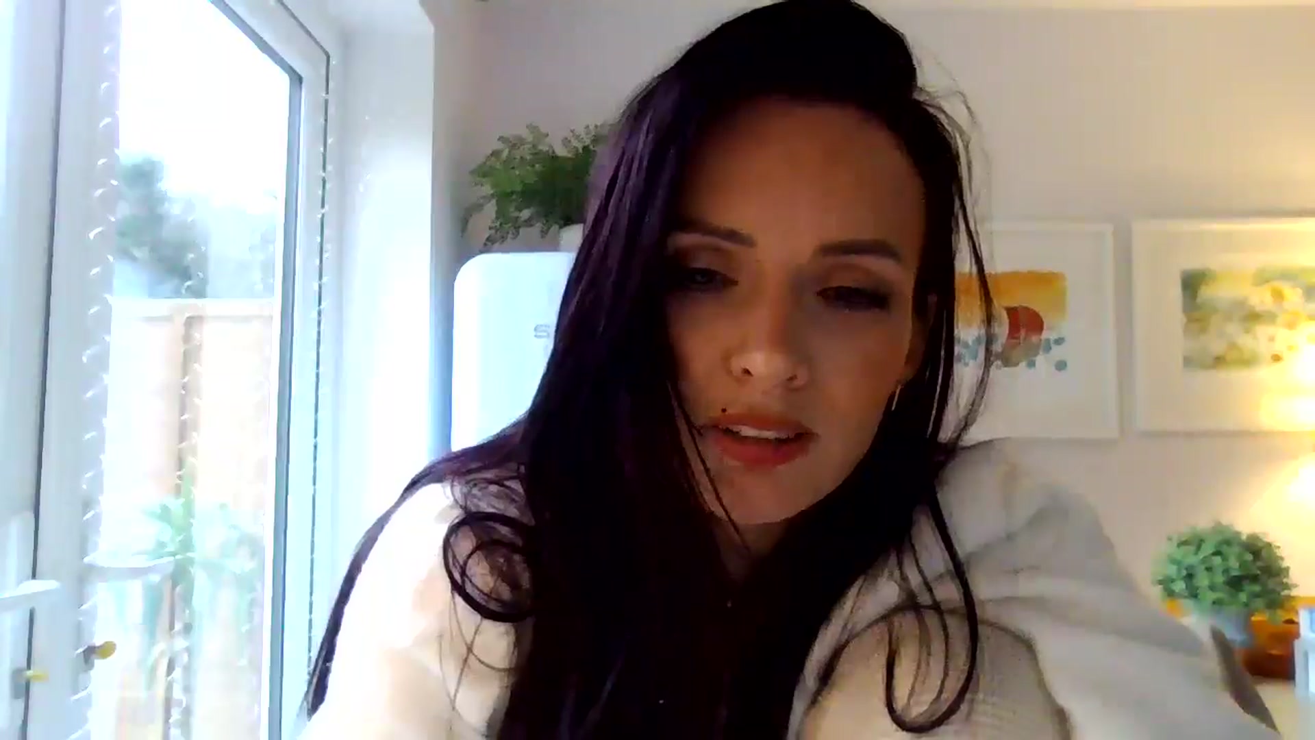 Gallery image thumbnail from British_chick's myfreecams stream on, 12/09/2024, 15:12 image 10 of 20