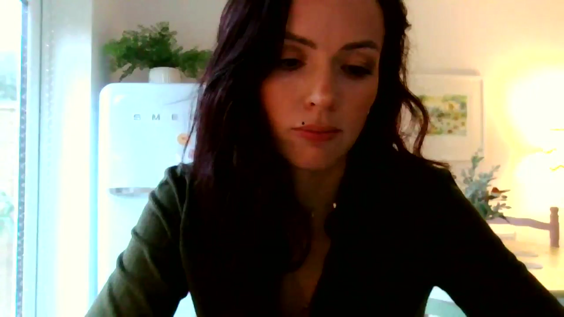Gallery image thumbnail from British_chick's myfreecams stream on, 12/17/2024, 13:04 image 4 of 20