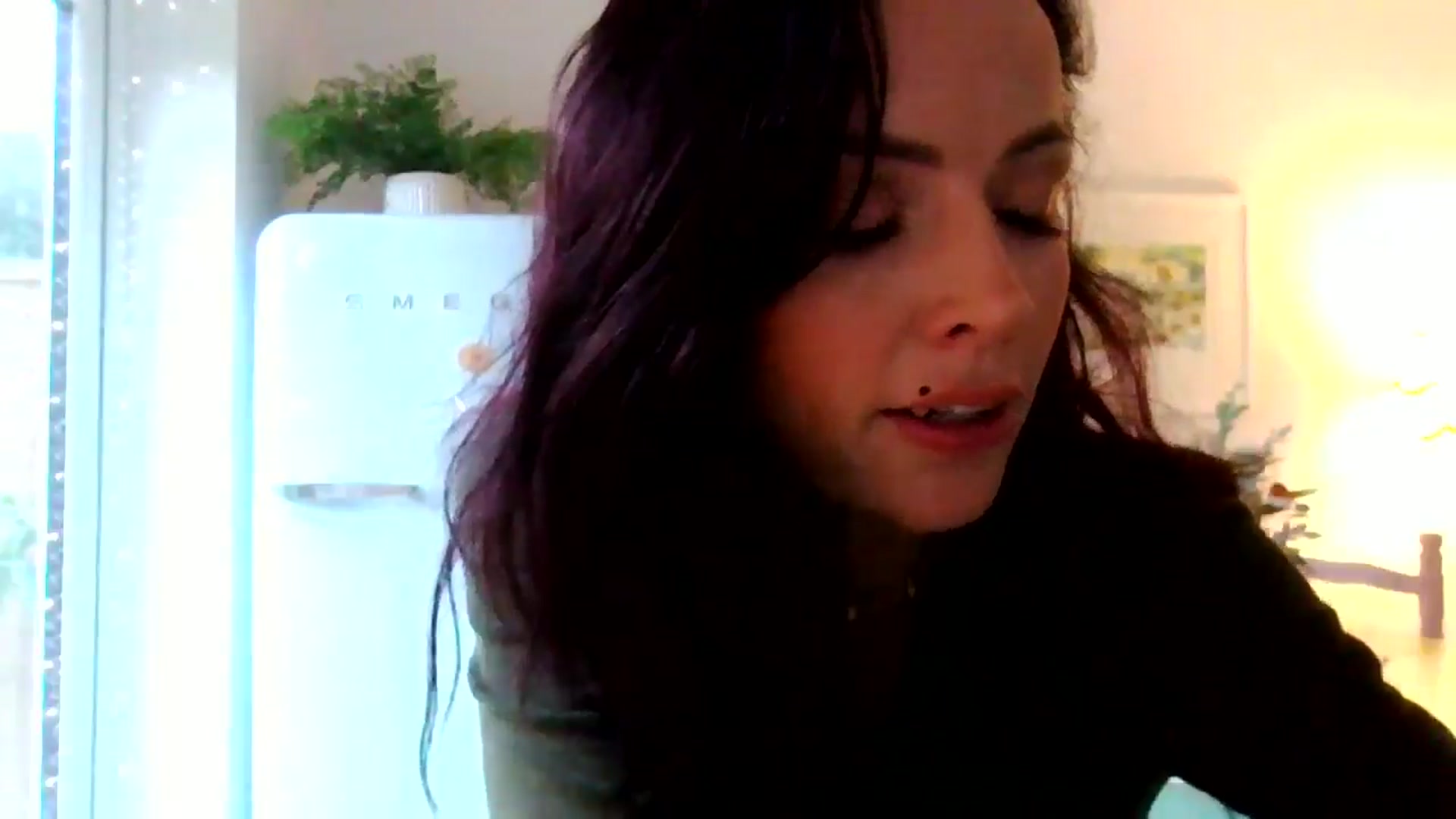 Gallery image thumbnail from British_chick's myfreecams stream on, 12/17/2024, 13:04 image 2 of 20