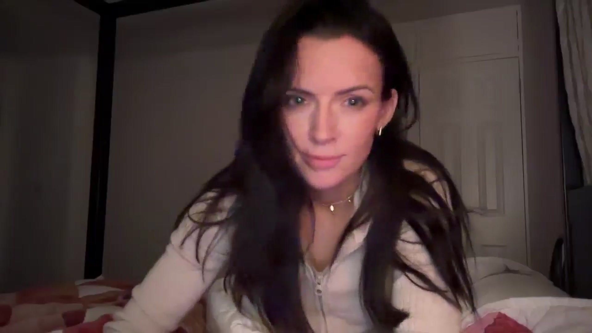 Gallery image thumbnail from British_chick's myfreecams stream on, 02/04/2025, 24:00 image 7 of 20