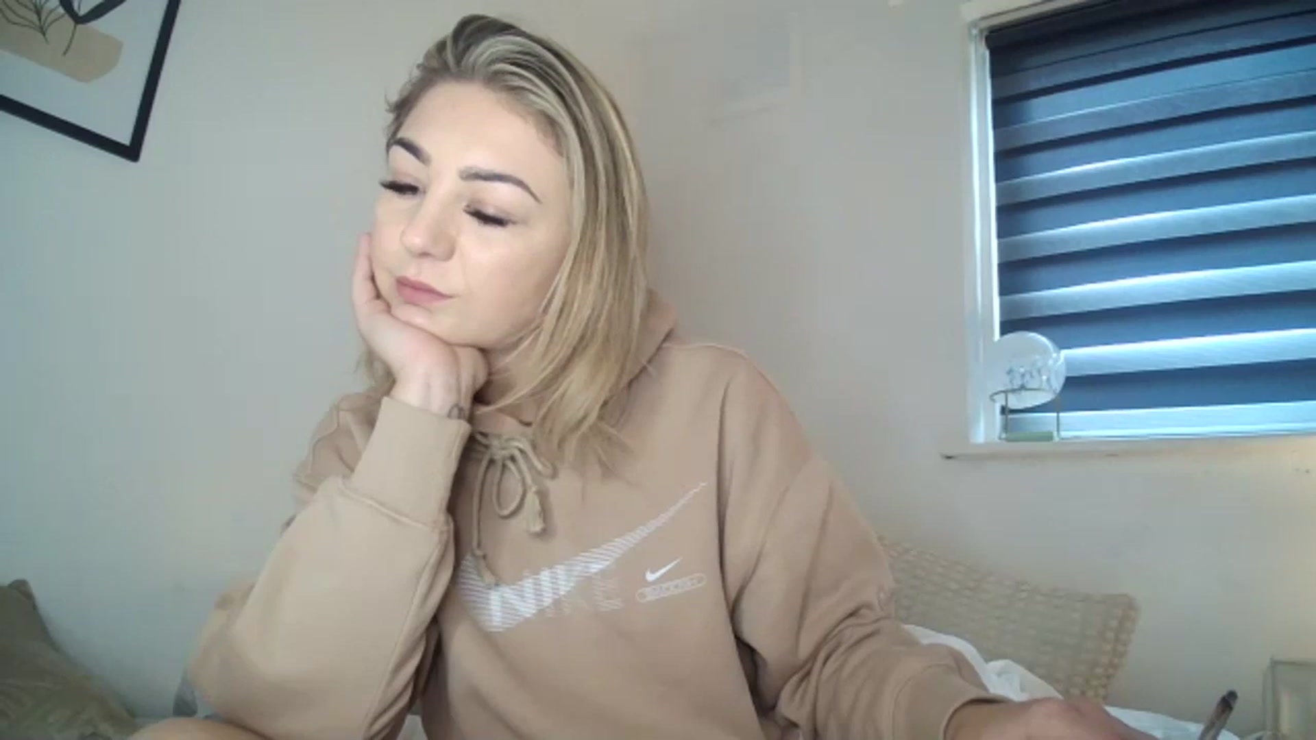 Gallery image thumbnail from Britishbabyx's myfreecams stream on, 12/09/2023, 11:17 image 9 of 20