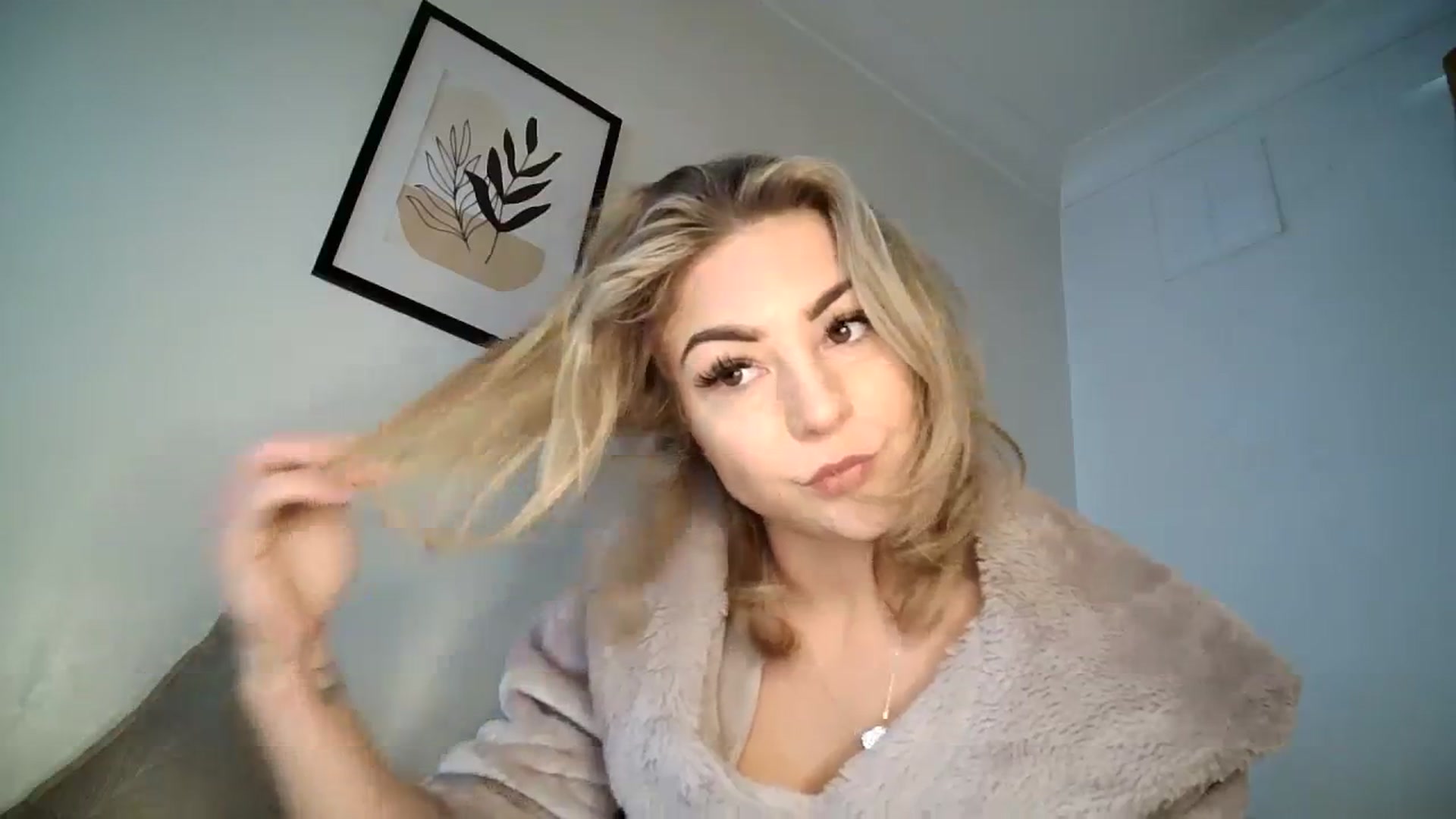 Gallery image thumbnail from Britishbabyx's myfreecams stream on, 01/08/2024, 14:05 image 12 of 20