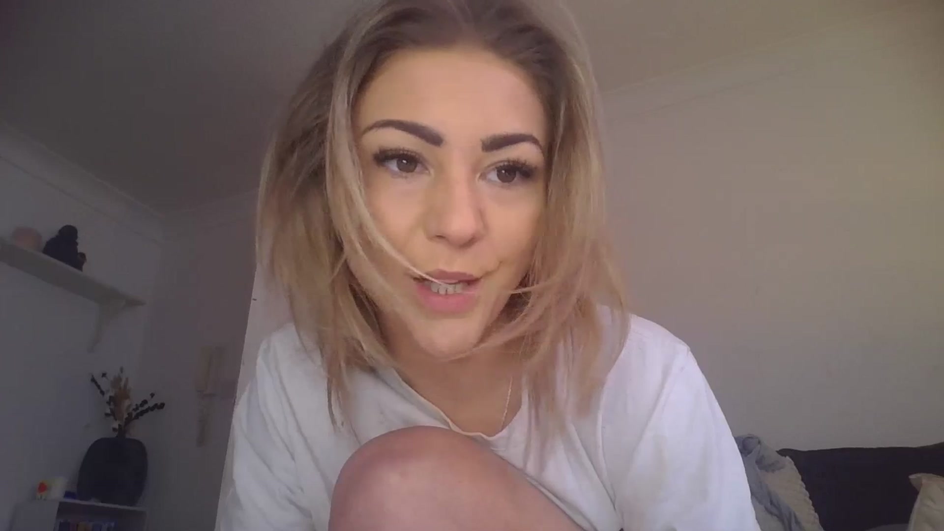 Gallery image thumbnail from Britishbabyx's myfreecams stream on, 04/11/2024, 12:39 image 11 of 20