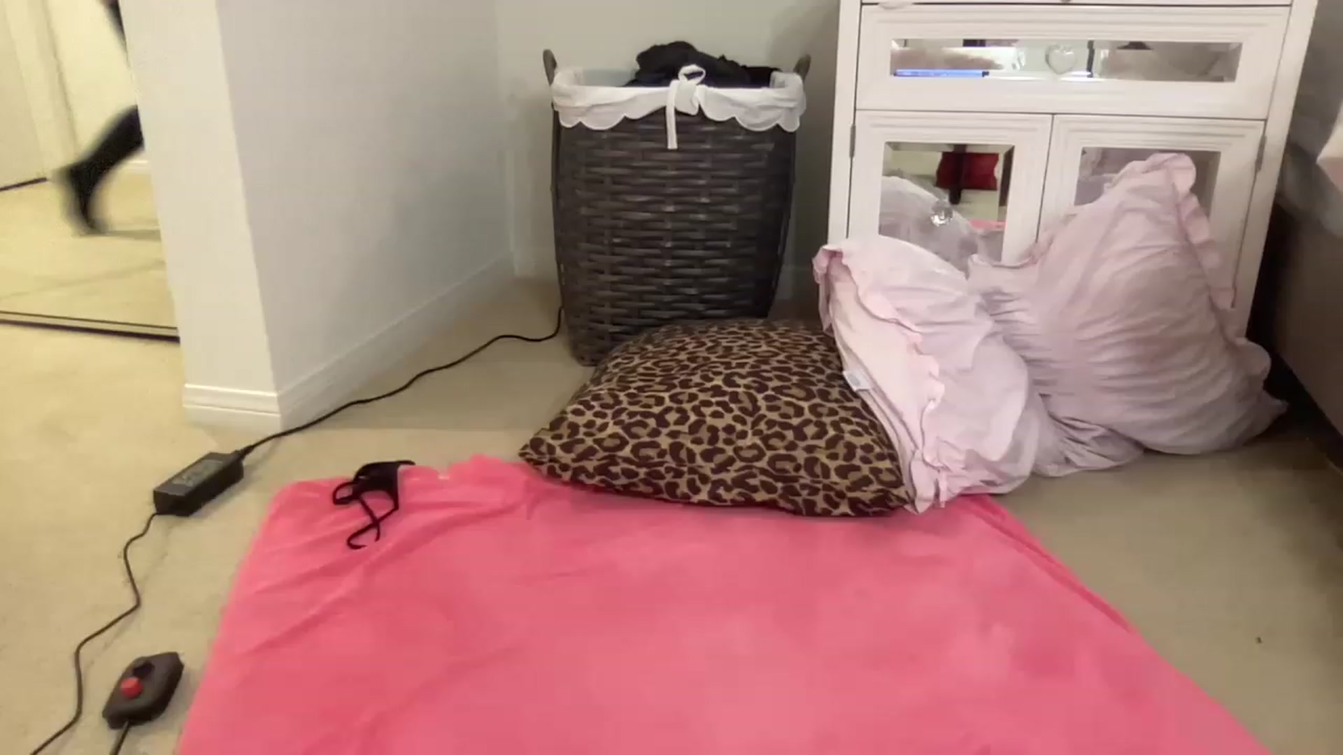Gallery image thumbnail from BritneyMonroe's myfreecams stream on, 11/17/2022, 05:06 image 18 of 20