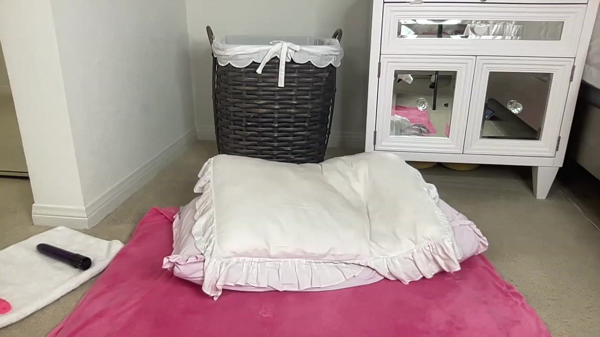 Gallery image thumbnail from BritneyMonroe's myfreecams stream on, 12/10/2022, 06:41 image 8 of 20