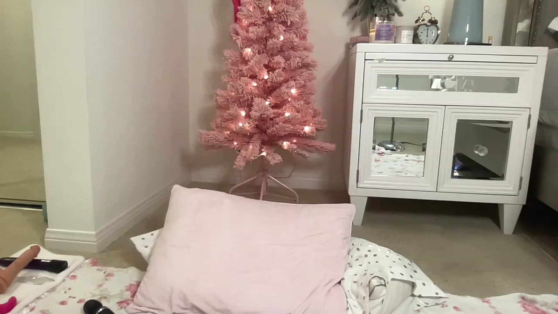 Gallery image thumbnail from BritneyMonroe's myfreecams stream on, 01/17/2023, 05:52 image 7 of 20