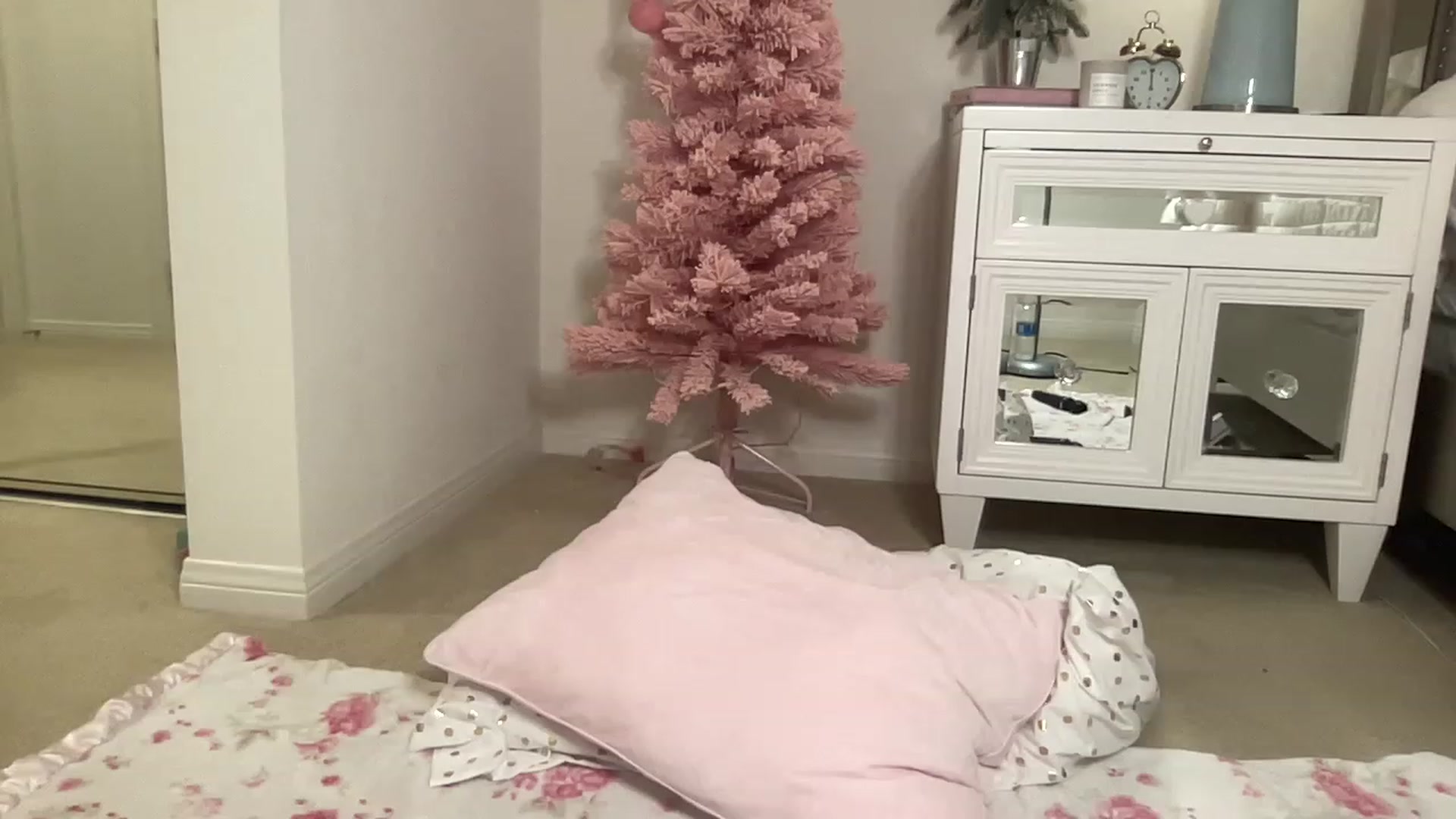 Gallery image thumbnail from BritneyMonroe's myfreecams stream on, 01/20/2023, 04:23 image 19 of 20