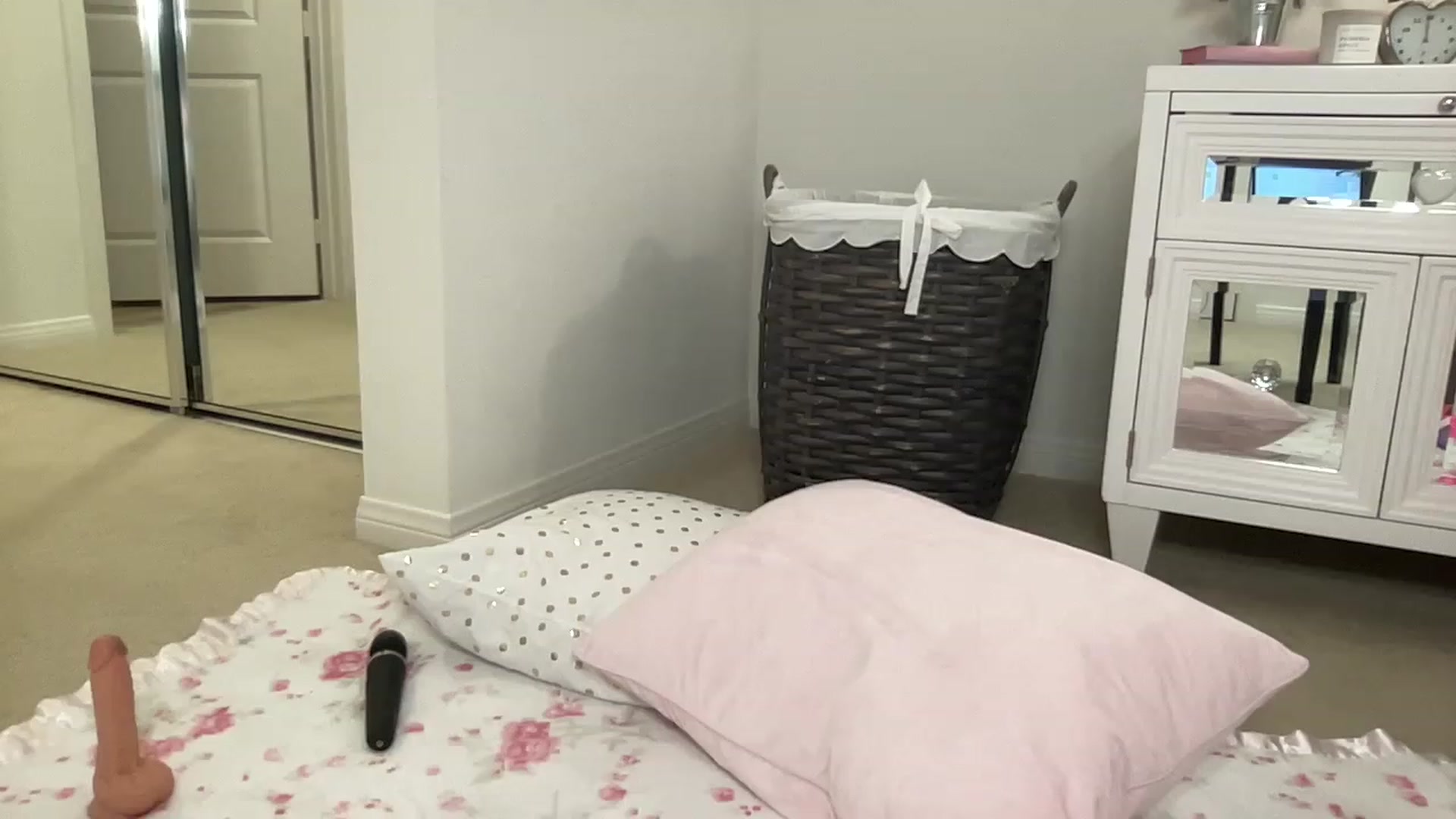 Gallery image thumbnail from BritneyMonroe's myfreecams stream on, 01/31/2023, 04:21 image 10 of 20