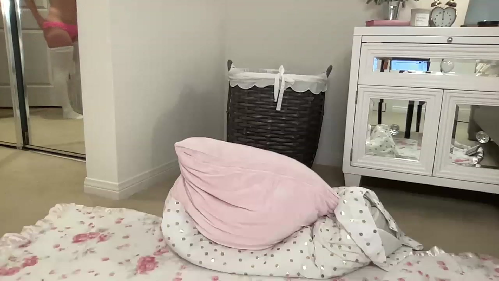 Gallery image thumbnail from BritneyMonroe's myfreecams stream on, 01/31/2023, 07:04 image 17 of 20