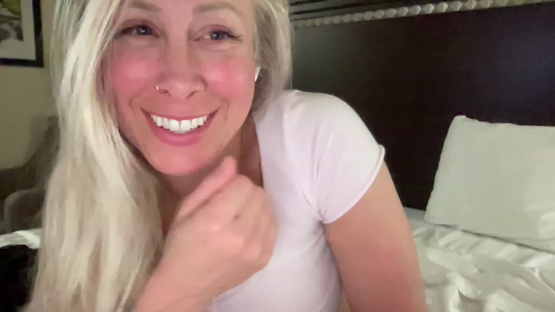 Gallery image thumbnail from BritneyMonroe's myfreecams stream on, 04/05/2023, 04:51 image 17 of 20
