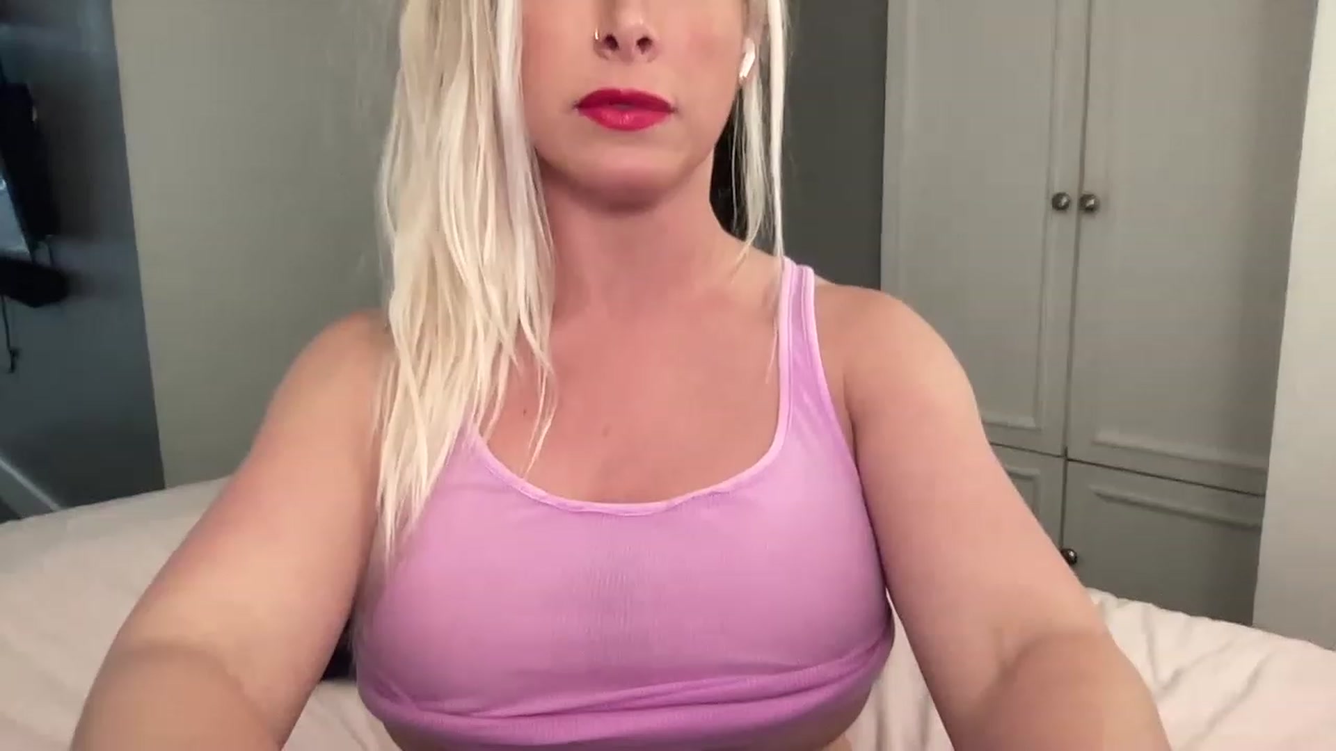Gallery image thumbnail from BritneyMonroe's myfreecams stream on, 04/12/2023, 20:02 image 16 of 20