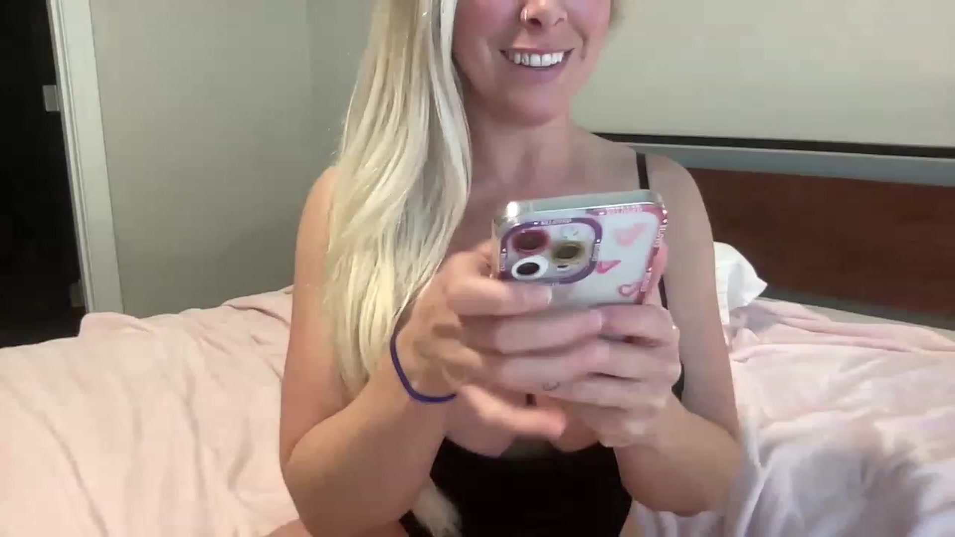 Gallery image thumbnail from BritneyMonroe's myfreecams stream on, 04/18/2023, 23:24 image 17 of 20