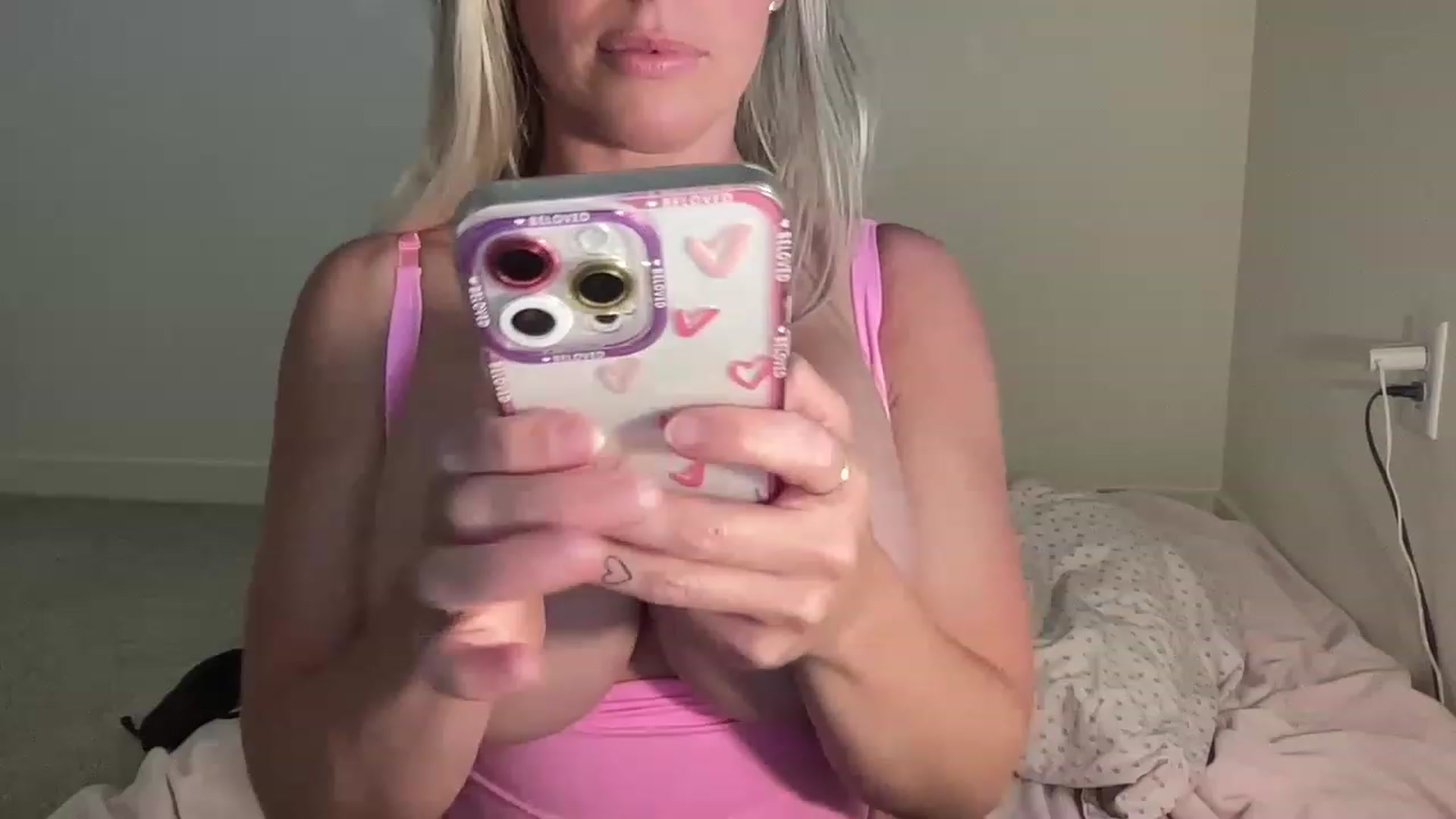 Gallery image thumbnail from BritneyMonroe's myfreecams stream on, 05/04/2023, 19:24 image 12 of 20