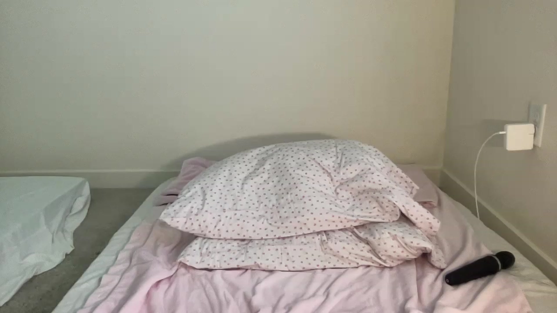Gallery image thumbnail from BritneyMonroe's myfreecams stream on, 05/12/2023, 21:34 image 12 of 20