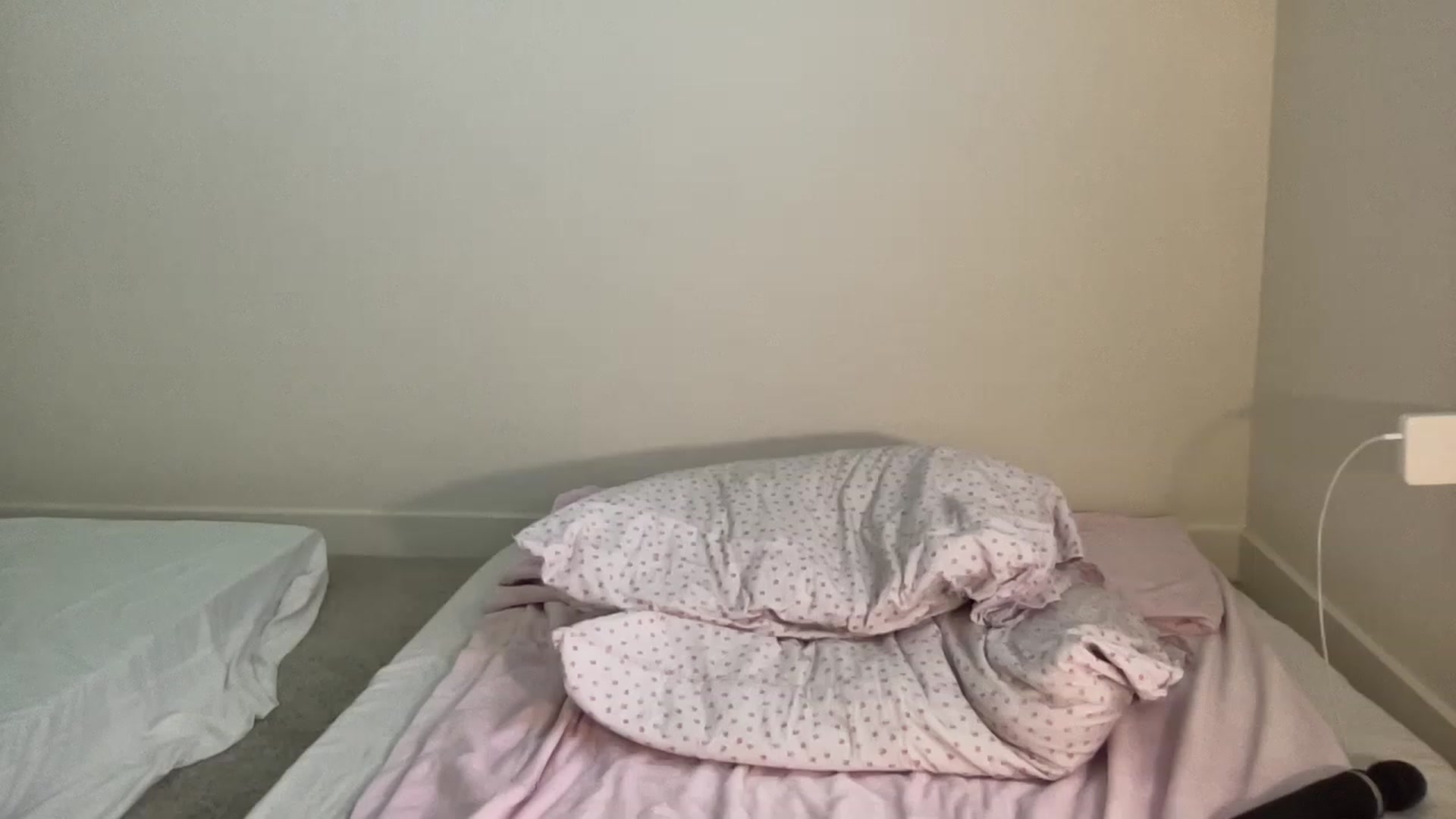 Gallery image thumbnail from BritneyMonroe's myfreecams stream on, 05/12/2023, 22:27 image 16 of 20