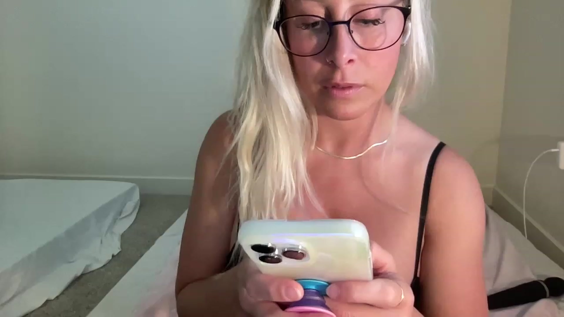 Gallery image thumbnail from BritneyMonroe's myfreecams stream on, 05/12/2023, 22:27 image 12 of 20