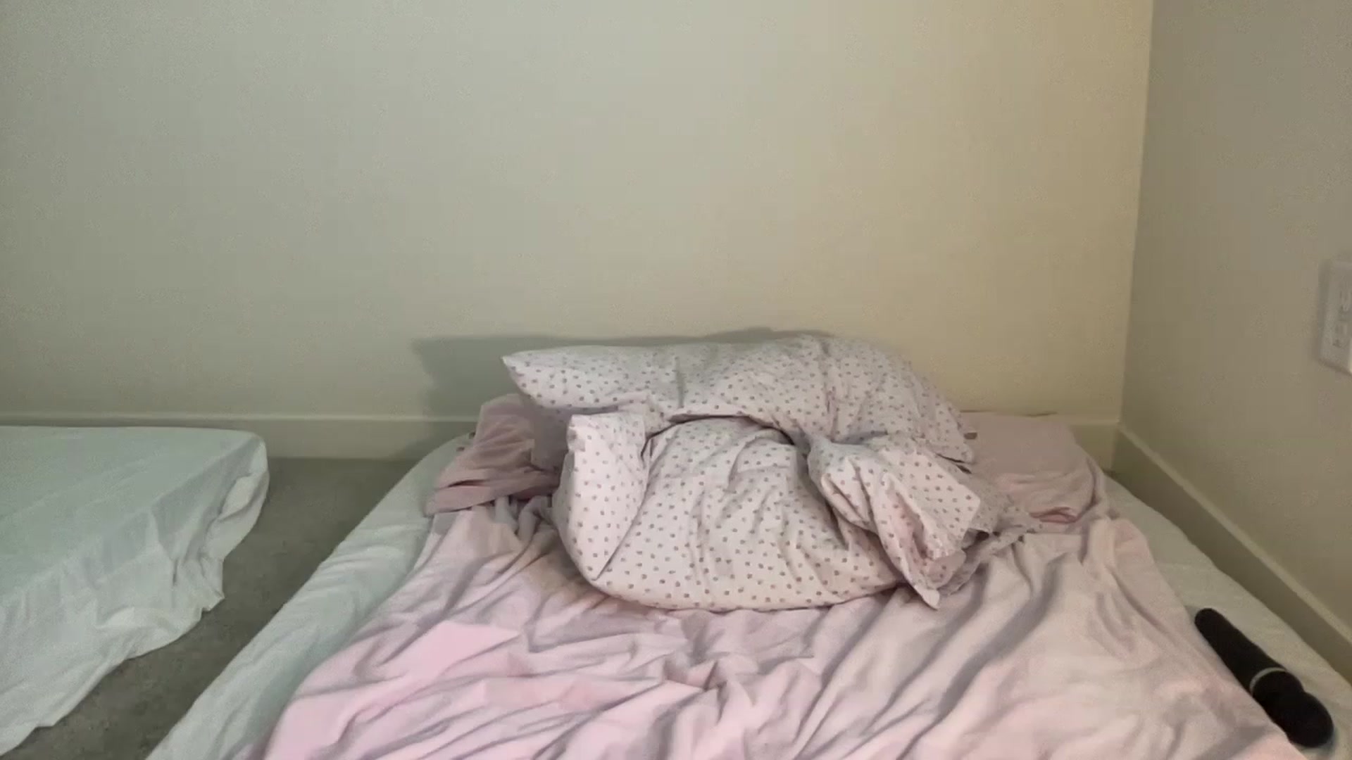 Gallery image thumbnail from BritneyMonroe's myfreecams stream on, 05/13/2023, 24:35 image 11 of 20