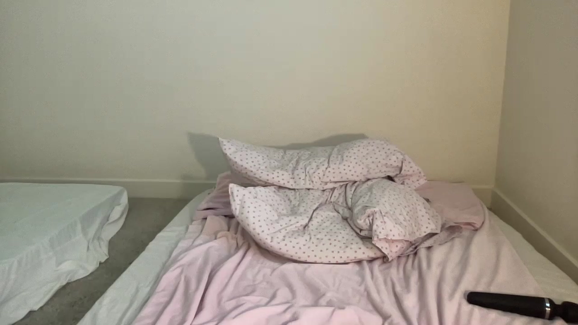 Gallery image thumbnail from BritneyMonroe's myfreecams stream on, 05/13/2023, 24:35 image 4 of 20