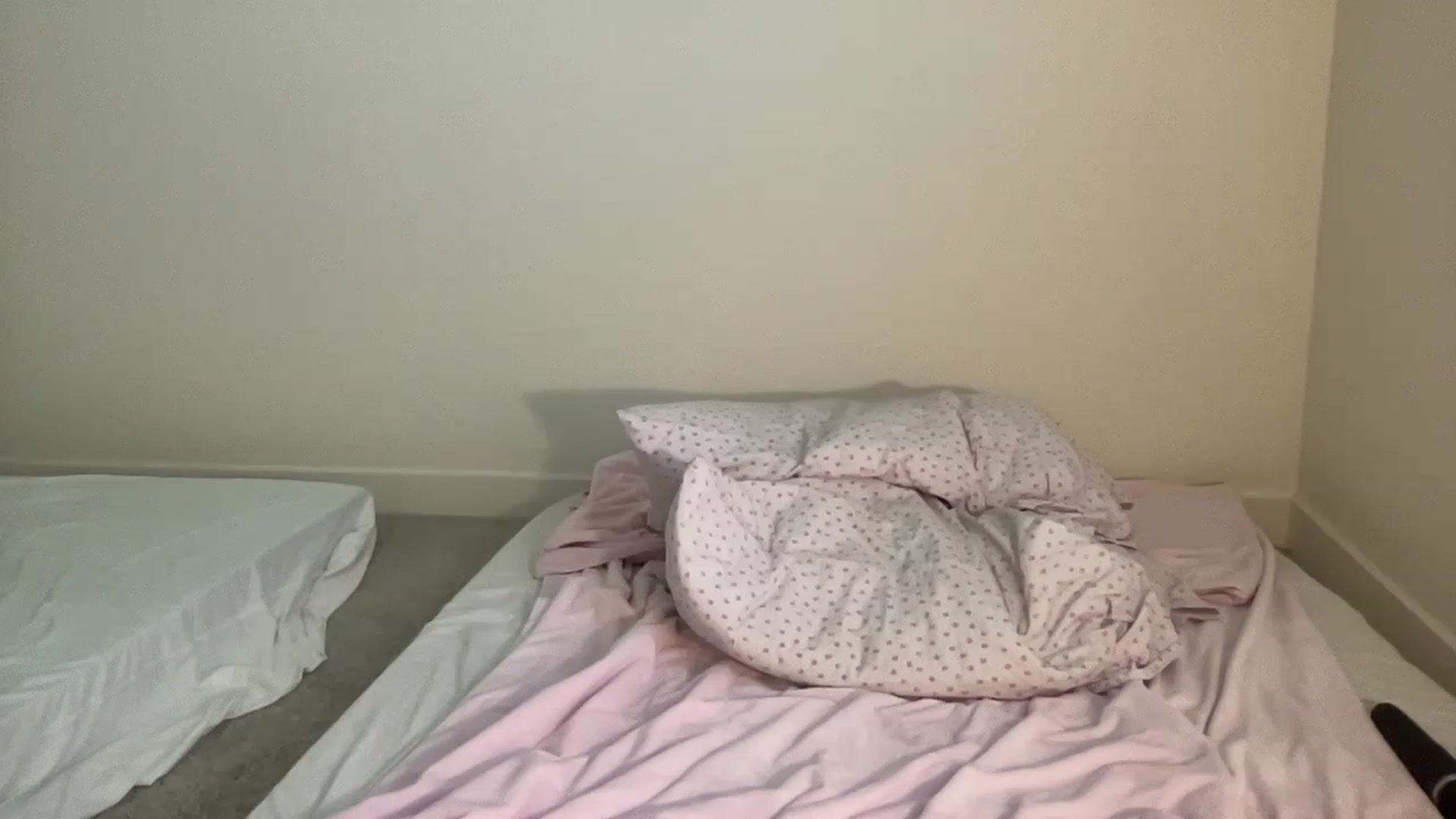 Gallery image thumbnail from BritneyMonroe's myfreecams stream on, 05/13/2023, 24:35 image 16 of 20