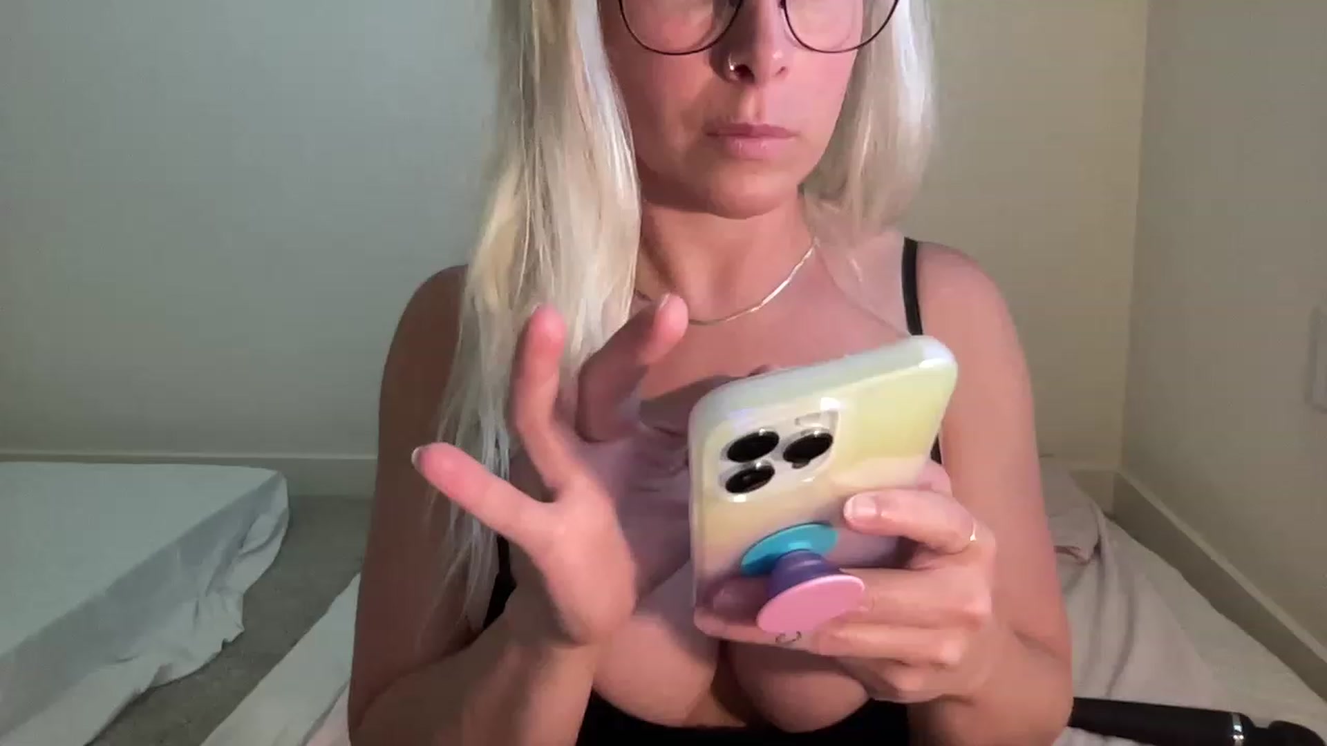 Gallery image thumbnail from BritneyMonroe's myfreecams stream on, 05/13/2023, 24:35 image 1 of 20