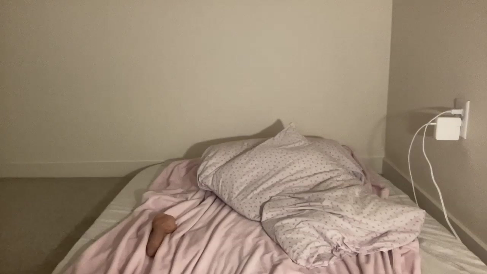 Gallery image thumbnail from BritneyMonroe's myfreecams stream on, 05/16/2023, 05:36 image 18 of 20