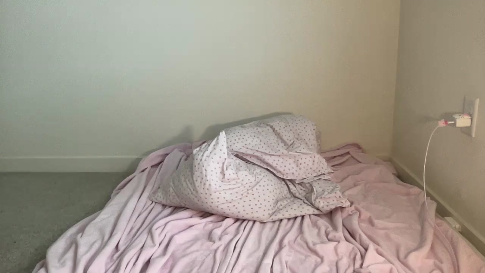Gallery image thumbnail from BritneyMonroe's myfreecams stream on, 05/22/2023, 17:40 image 6 of 20