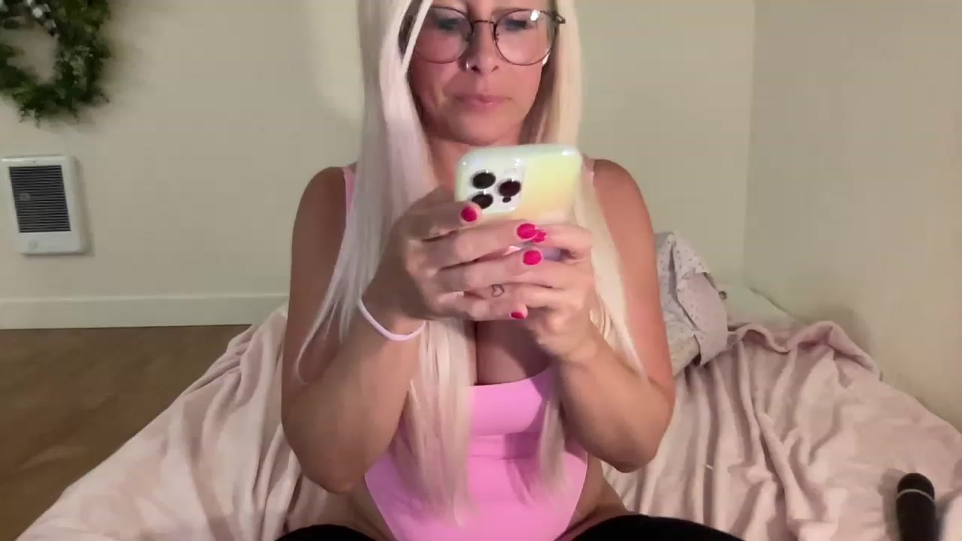Gallery image thumbnail from BritneyMonroe's myfreecams stream on, 05/23/2023, 04:49 image 15 of 20