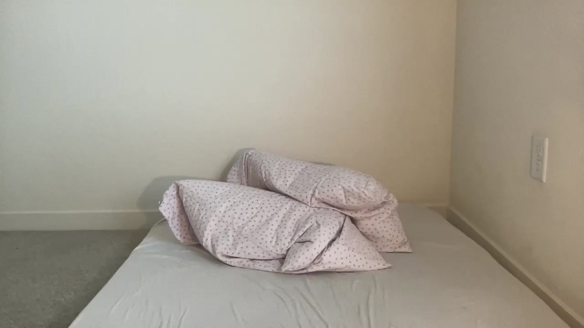 Gallery image thumbnail from BritneyMonroe's myfreecams stream on, 05/31/2023, 23:21 image 17 of 20