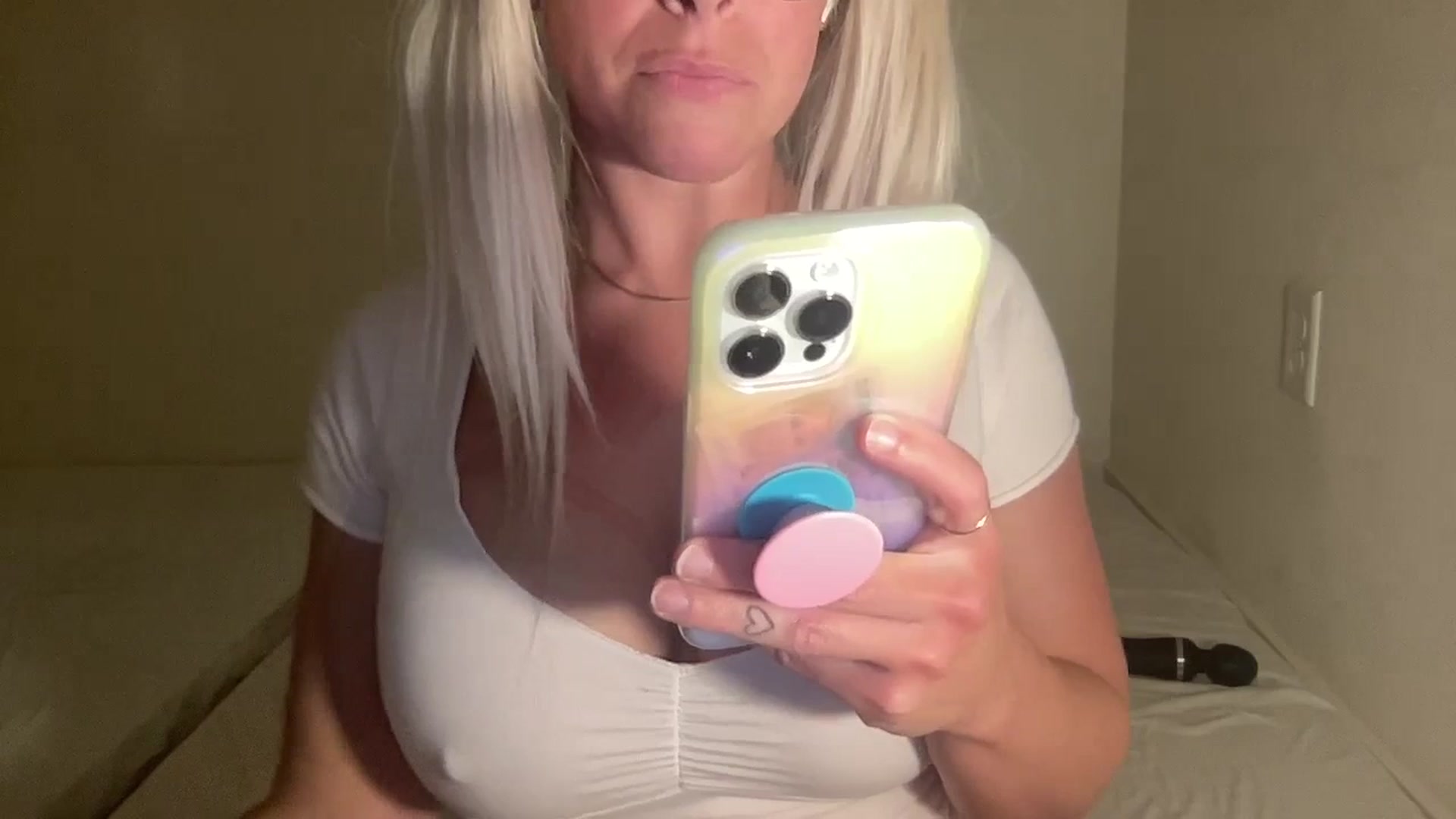 Gallery image thumbnail from BritneyMonroe's myfreecams stream on, 06/14/2023, 06:01 image 10 of 20