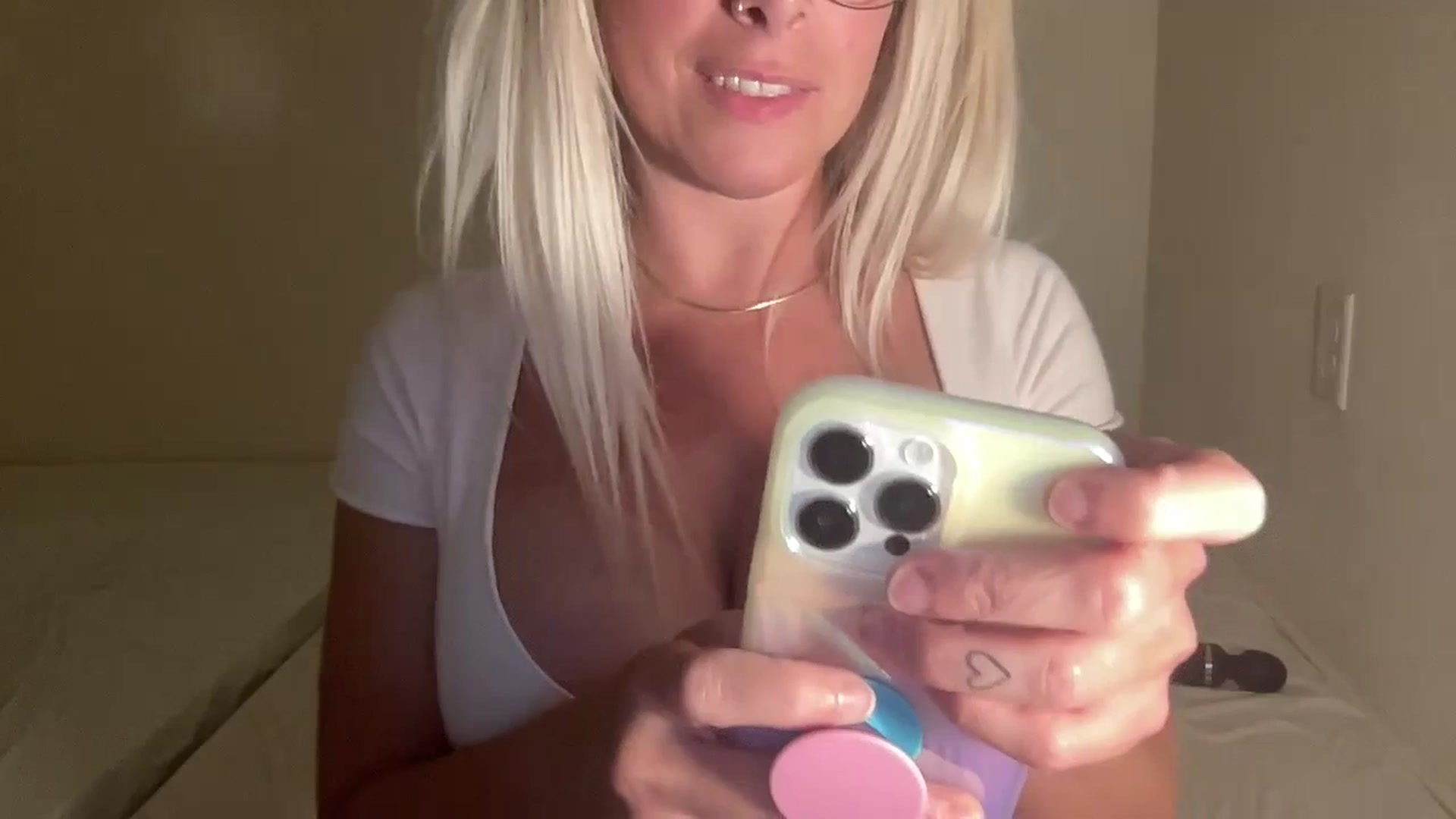 Gallery image thumbnail from BritneyMonroe's myfreecams stream on, 06/14/2023, 06:01 image 12 of 20