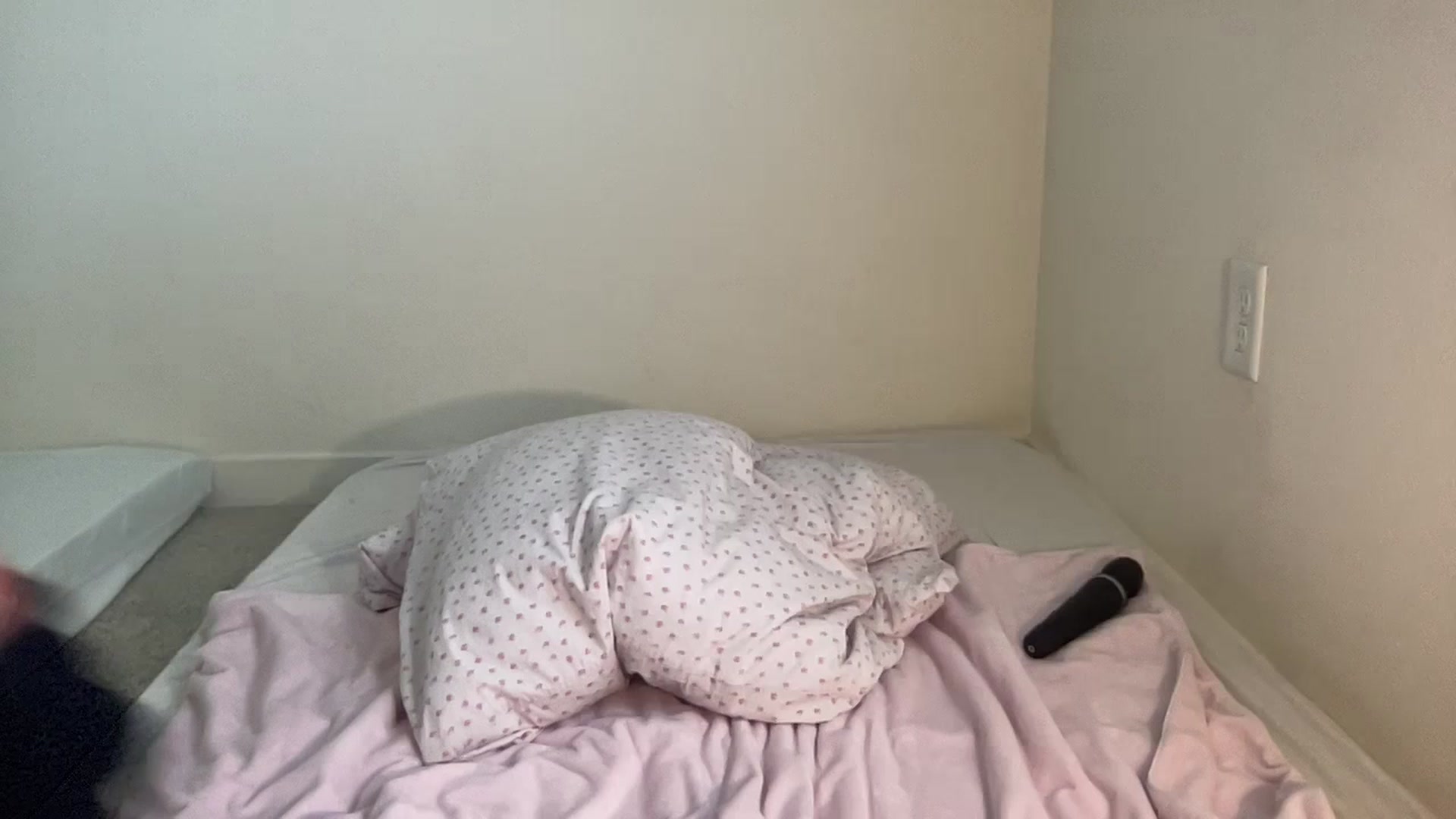 Gallery image thumbnail from BritneyMonroe's myfreecams stream on, 06/27/2023, 22:43 image 18 of 20
