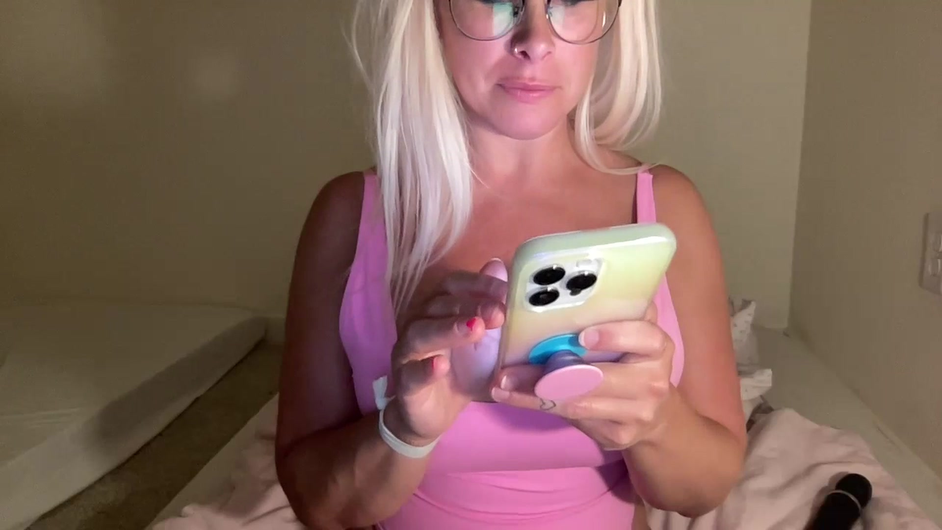 Gallery image thumbnail from BritneyMonroe's myfreecams stream on, 06/28/2023, 04:38 image 19 of 20