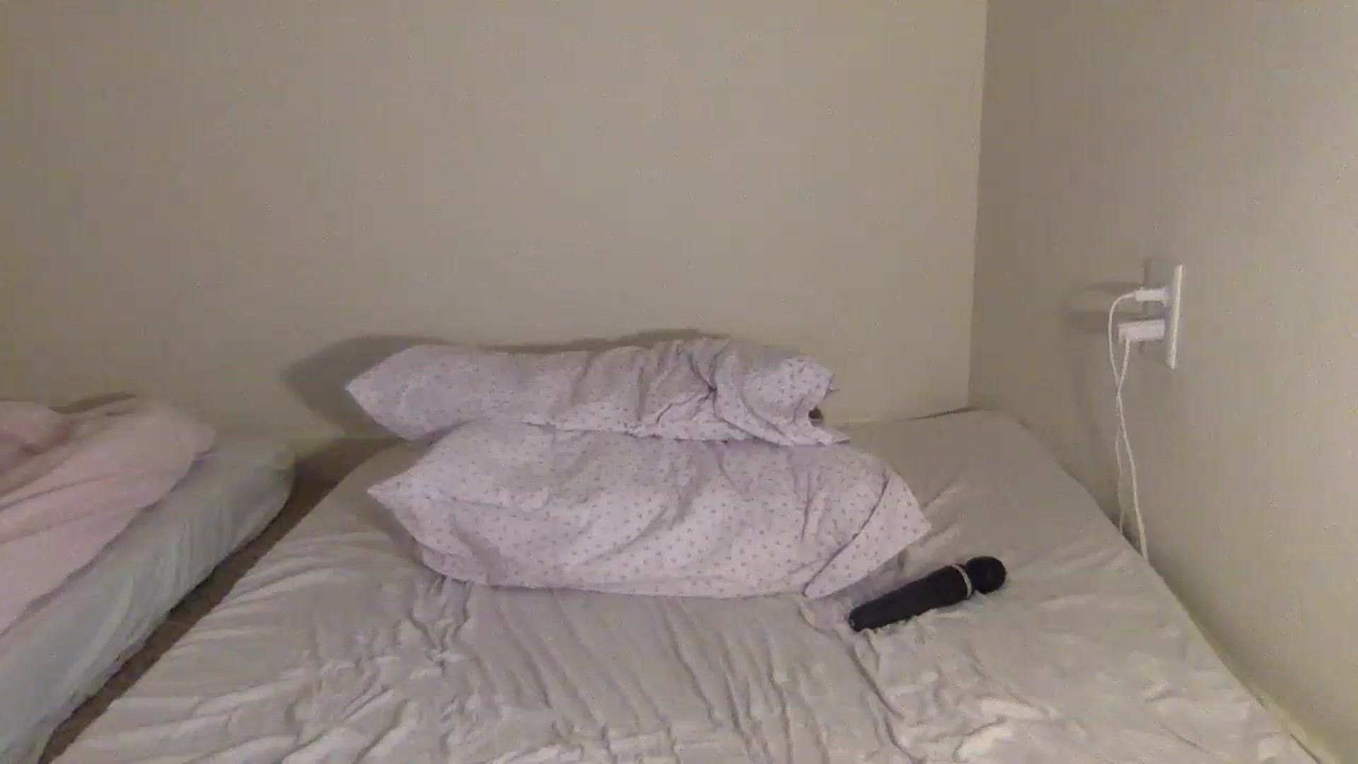Gallery image thumbnail from BritneyMonroe's myfreecams stream on, 08/13/2023, 03:13 image 17 of 20