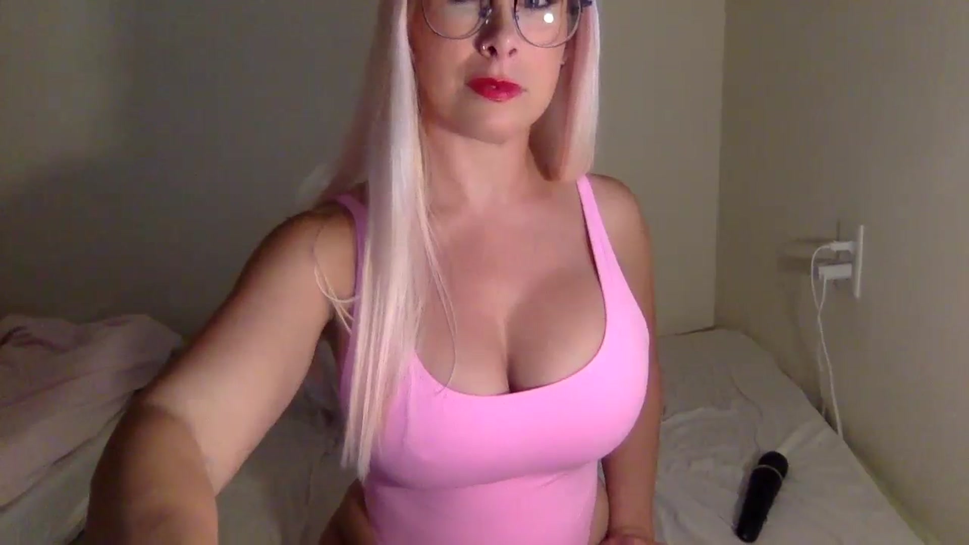 Gallery image thumbnail from BritneyMonroe's myfreecams stream on, 08/13/2023, 03:13 image 10 of 20