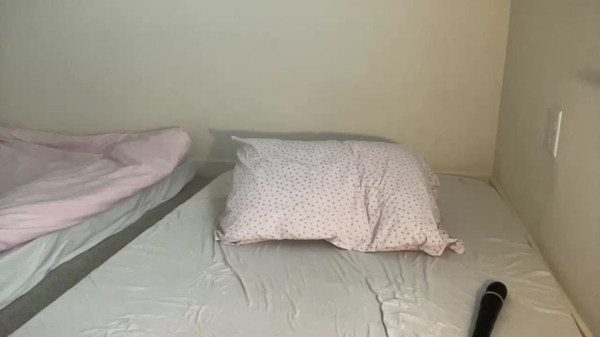 Gallery image thumbnail from BritneyMonroe's myfreecams stream on, 08/19/2023, 23:41 image 19 of 20